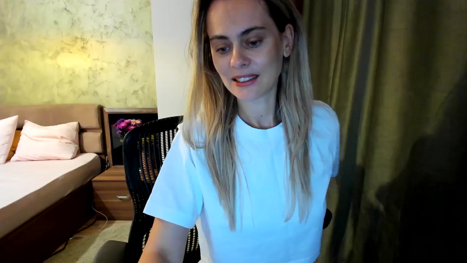 Gallery image thumbnail from DebbyPaige's myfreecams stream on, 09/20/2023, 06:48 image 14 of 20