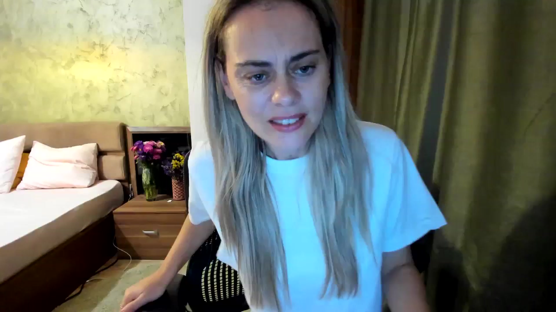 Gallery image thumbnail from DebbyPaige's myfreecams stream on, 09/20/2023, 06:48 image 19 of 20