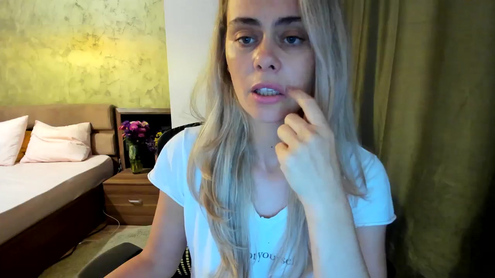 Gallery image thumbnail from DebbyPaige's myfreecams stream on, 09/20/2023, 10:27 image 20 of 20