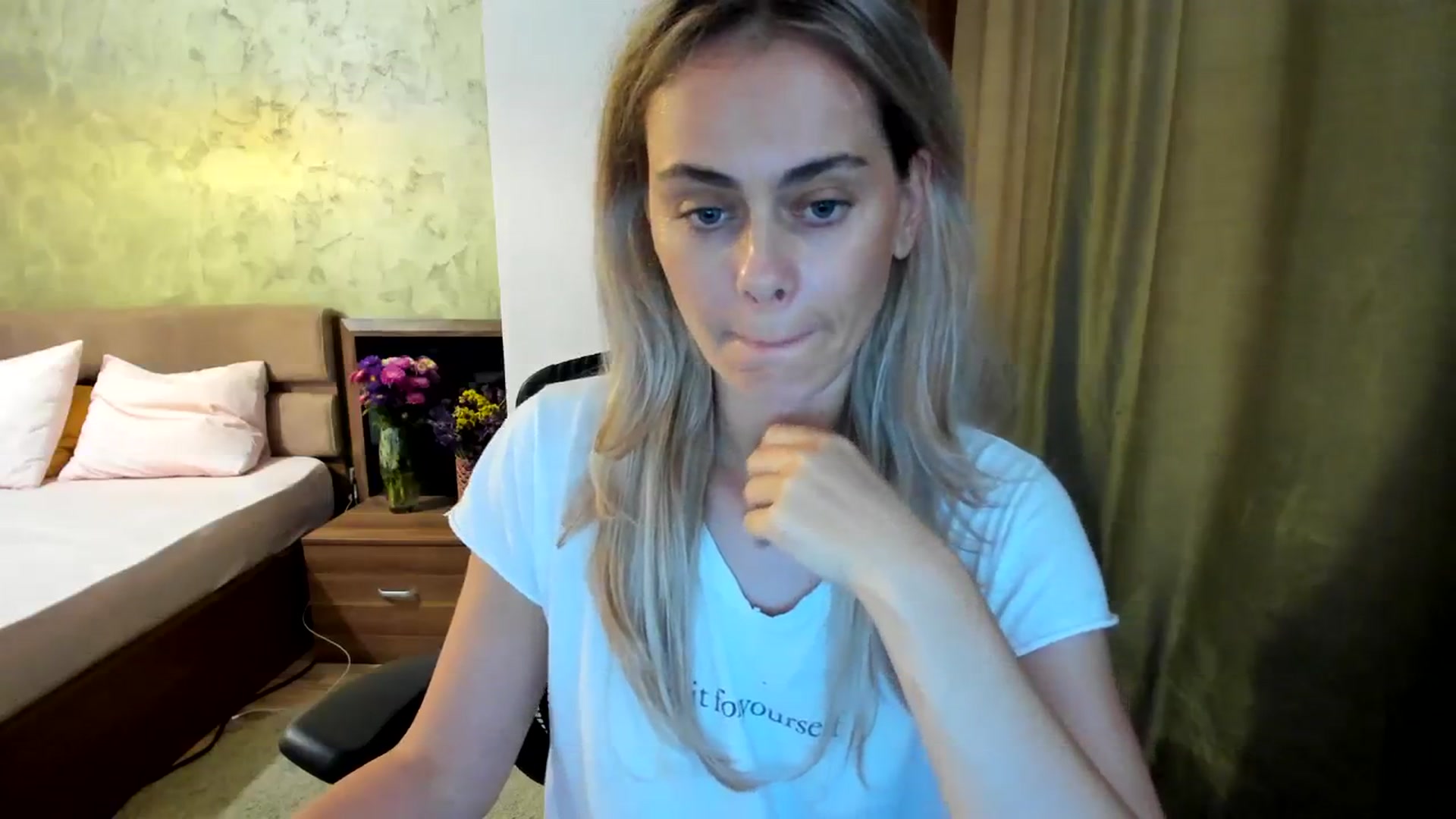 Gallery image thumbnail from DebbyPaige's myfreecams stream on, 09/20/2023, 10:27 image 18 of 20