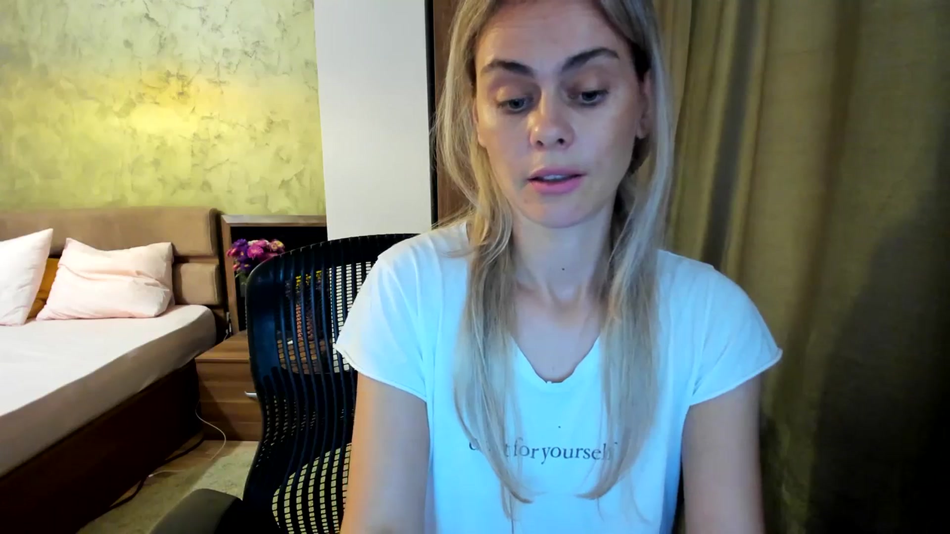 Gallery image thumbnail from DebbyPaige's myfreecams stream on, 09/20/2023, 10:27 image 10 of 20