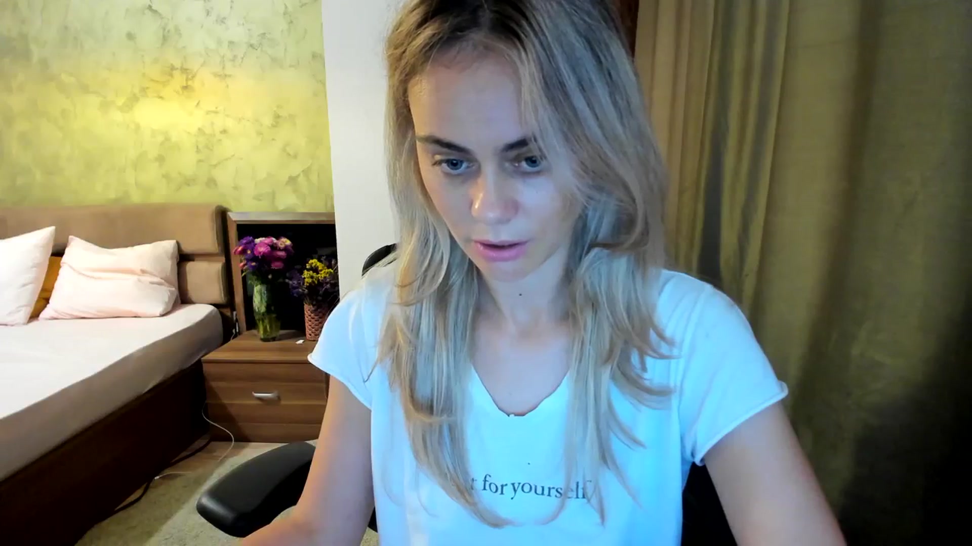 Gallery image thumbnail from DebbyPaige's myfreecams stream on, 09/20/2023, 10:27 image 17 of 20