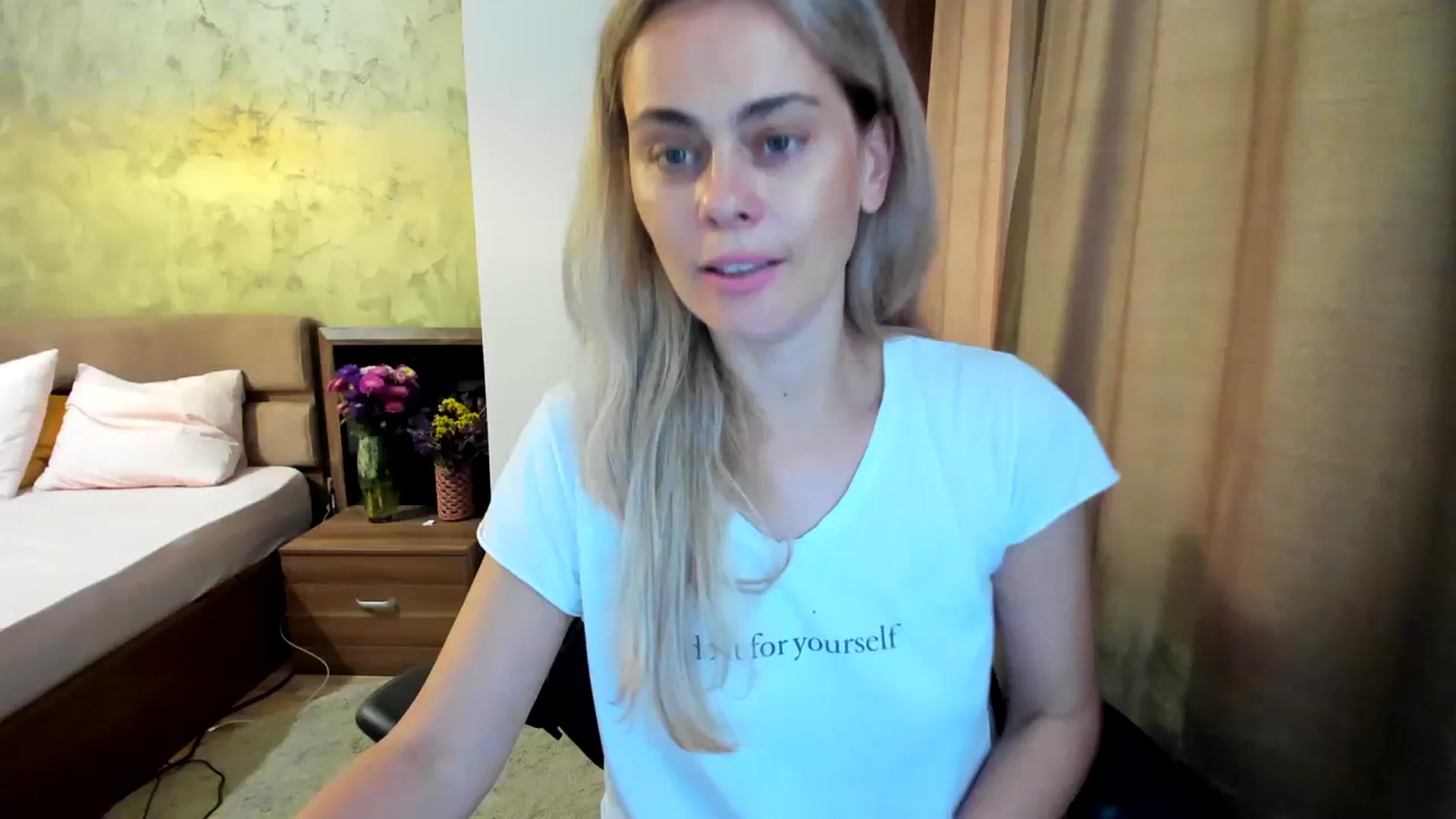 Gallery image thumbnail from DebbyPaige's myfreecams stream on, 09/20/2023, 10:27 image 1 of 20