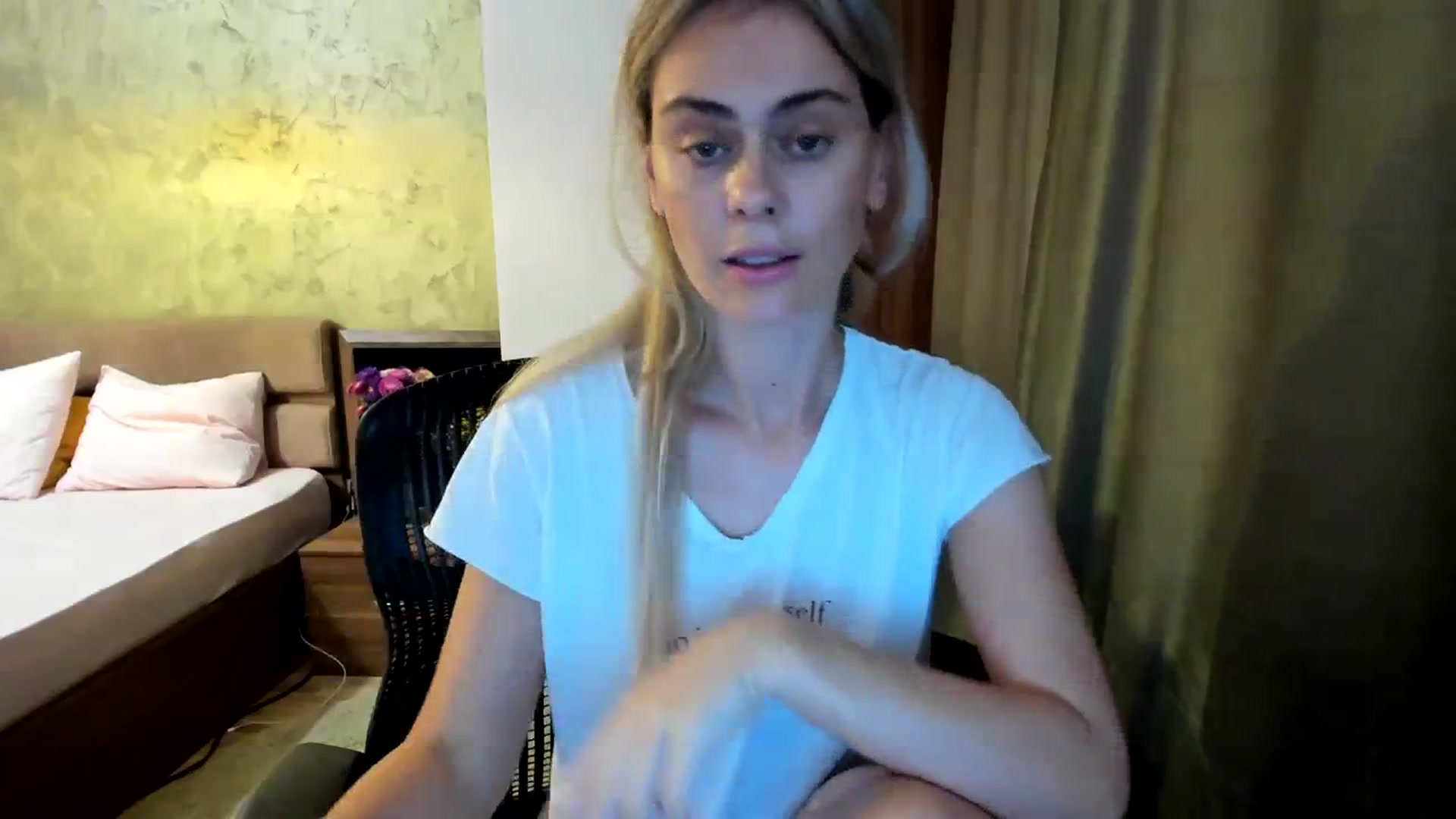Gallery image thumbnail from DebbyPaige's myfreecams stream on, 09/20/2023, 10:27 image 9 of 20