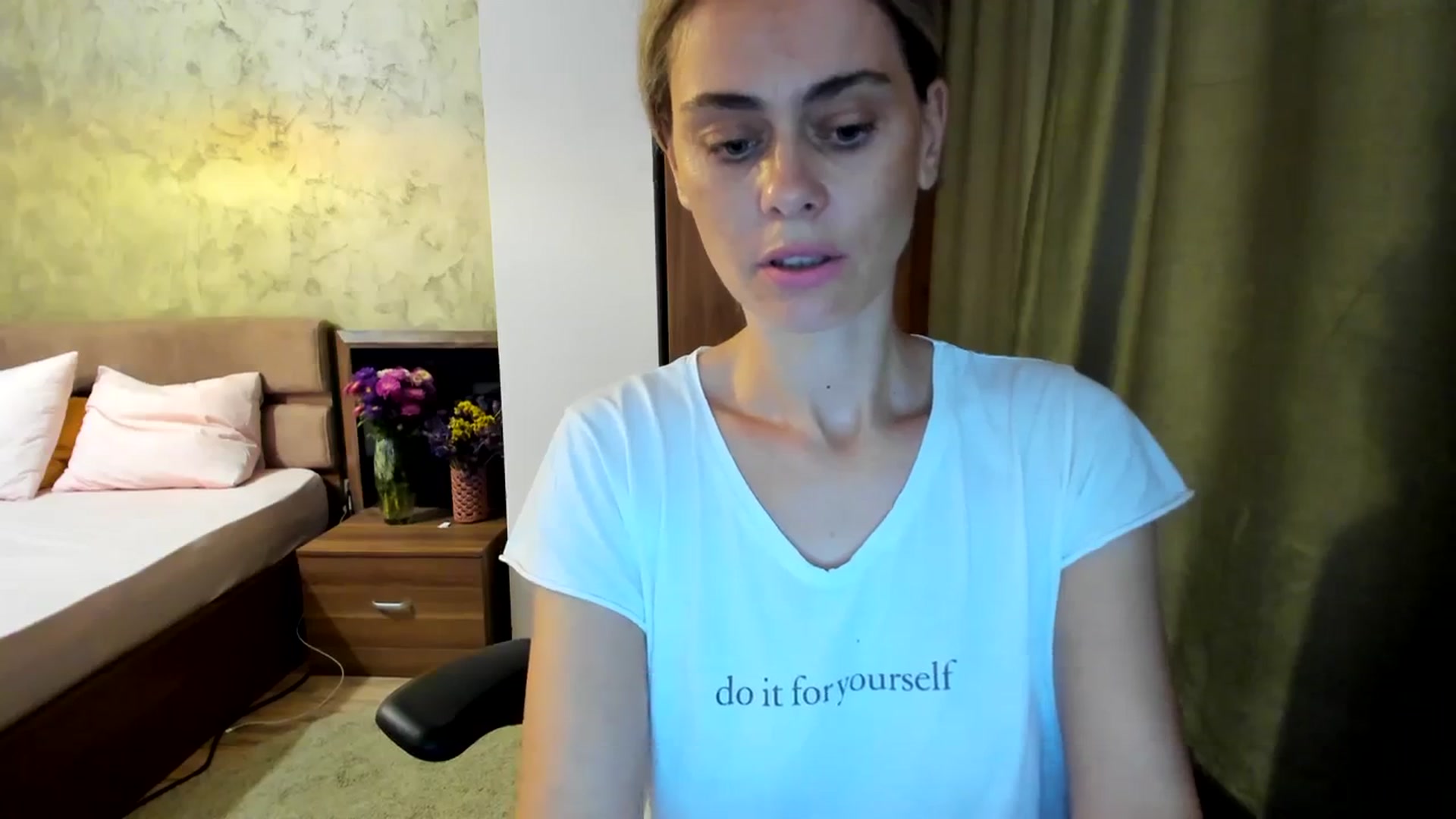 Gallery image thumbnail from DebbyPaige's myfreecams stream on, 09/20/2023, 10:27 image 3 of 20