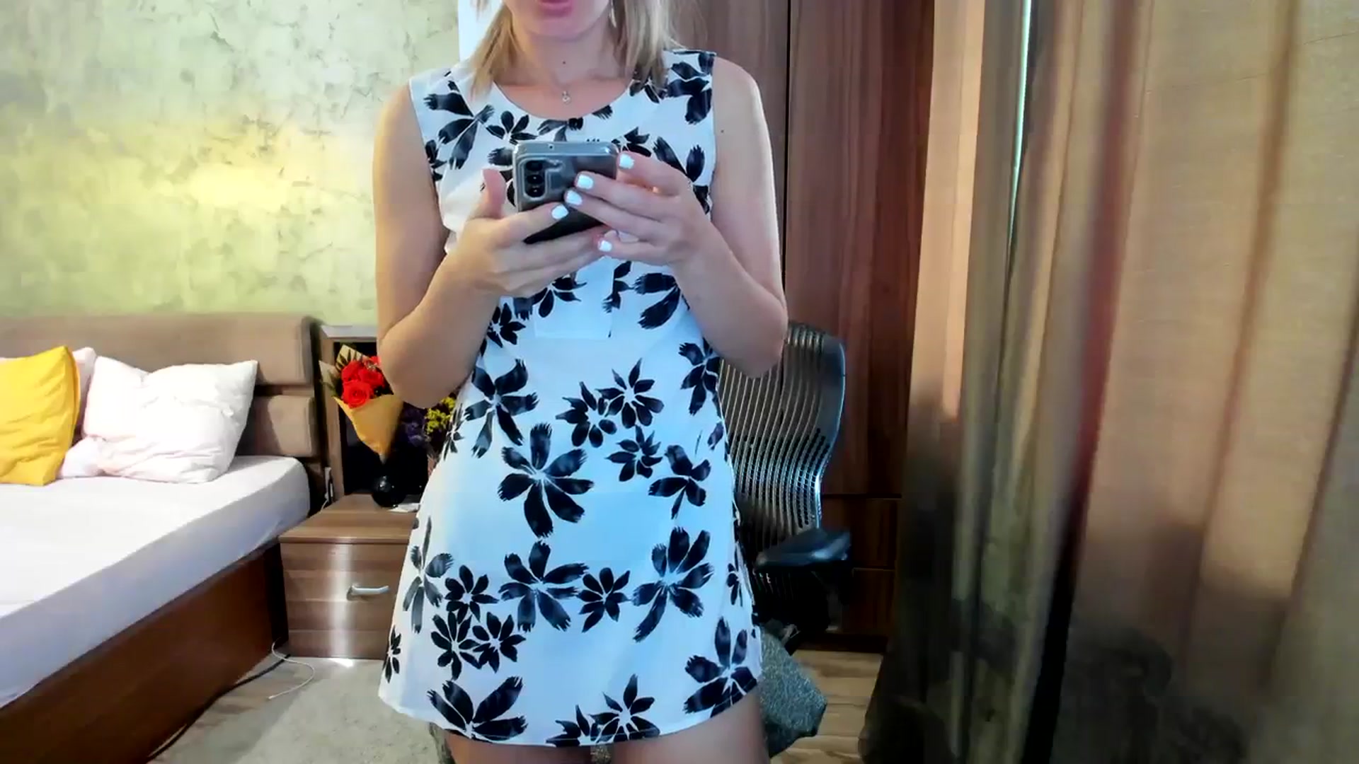 Gallery image thumbnail from DebbyPaige's myfreecams stream on, 09/27/2023, 09:00 image 2 of 20