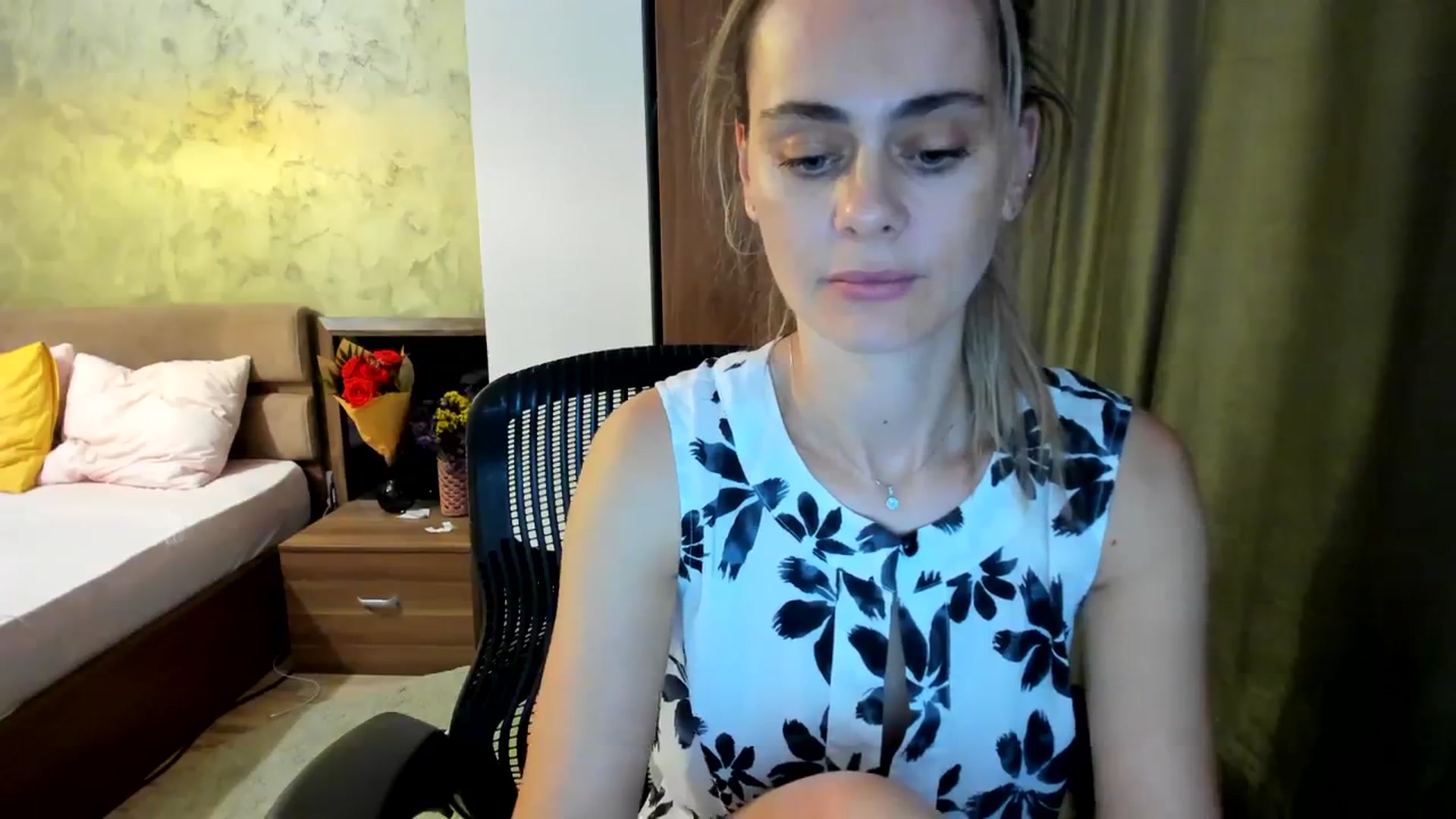 Gallery image thumbnail from DebbyPaige's myfreecams stream on, 09/27/2023, 10:35 image 19 of 20