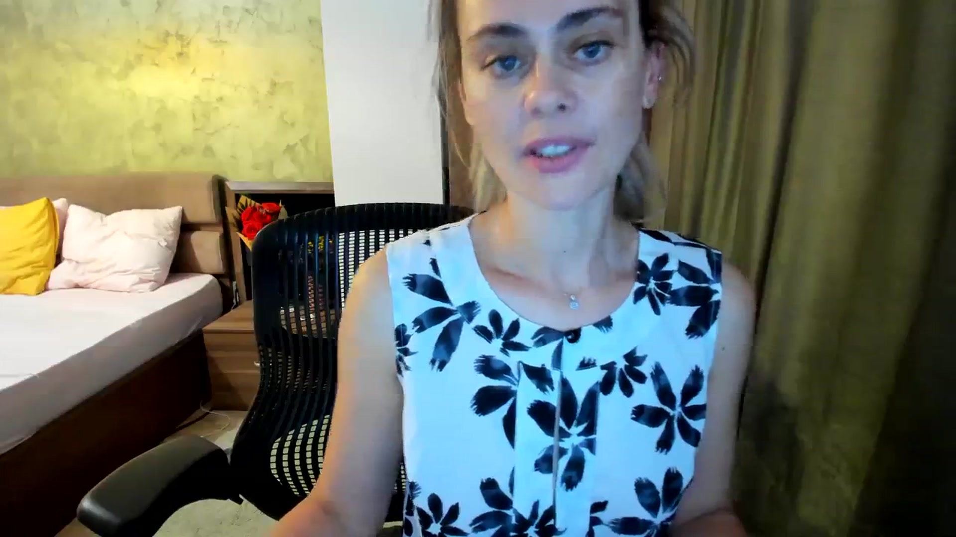 Gallery image thumbnail from DebbyPaige's myfreecams stream on, 09/27/2023, 10:35 image 12 of 20