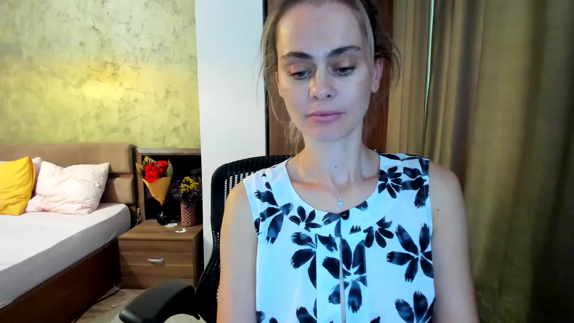 Gallery image thumbnail from DebbyPaige's myfreecams stream on, 09/27/2023, 10:35 image 2 of 20