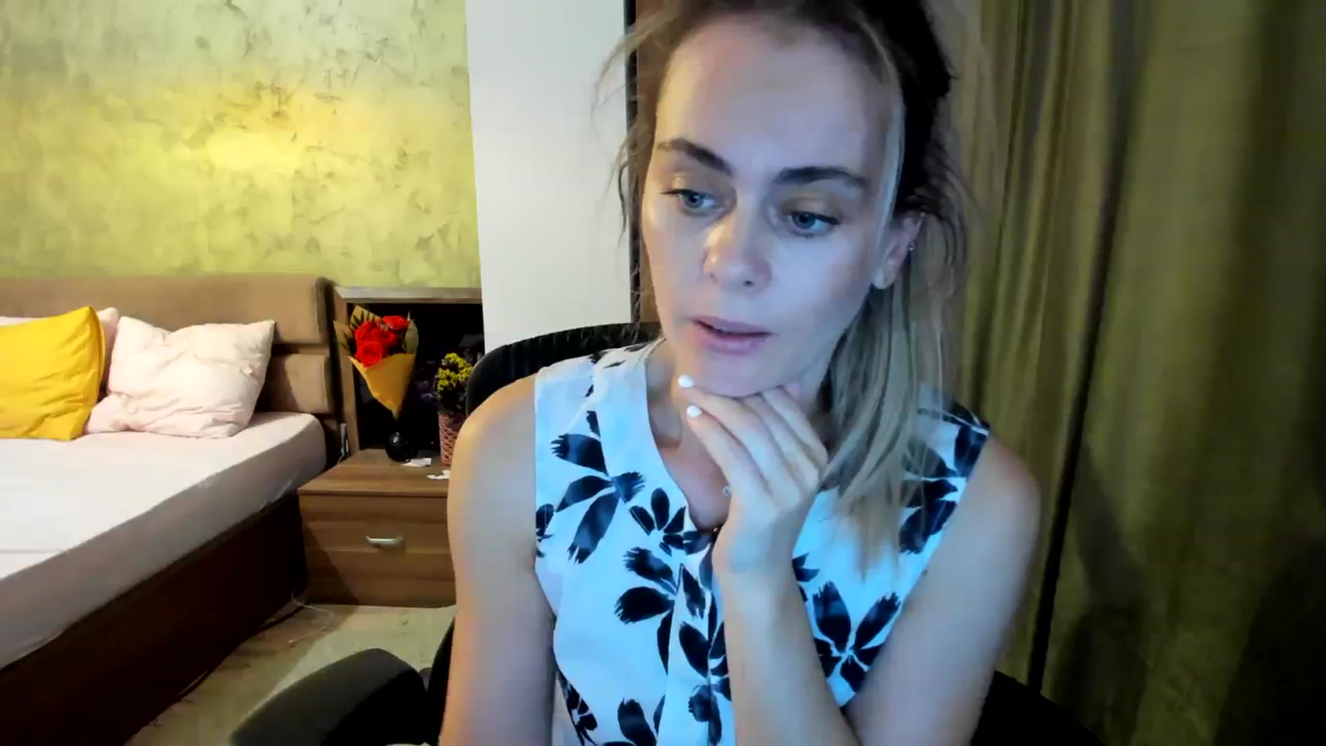 Gallery image thumbnail from DebbyPaige's myfreecams stream on, 09/27/2023, 10:35 image 15 of 20