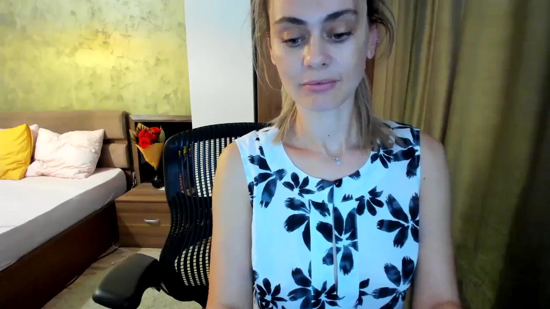 Gallery image thumbnail from DebbyPaige's myfreecams stream on, 09/27/2023, 10:35 image 4 of 20