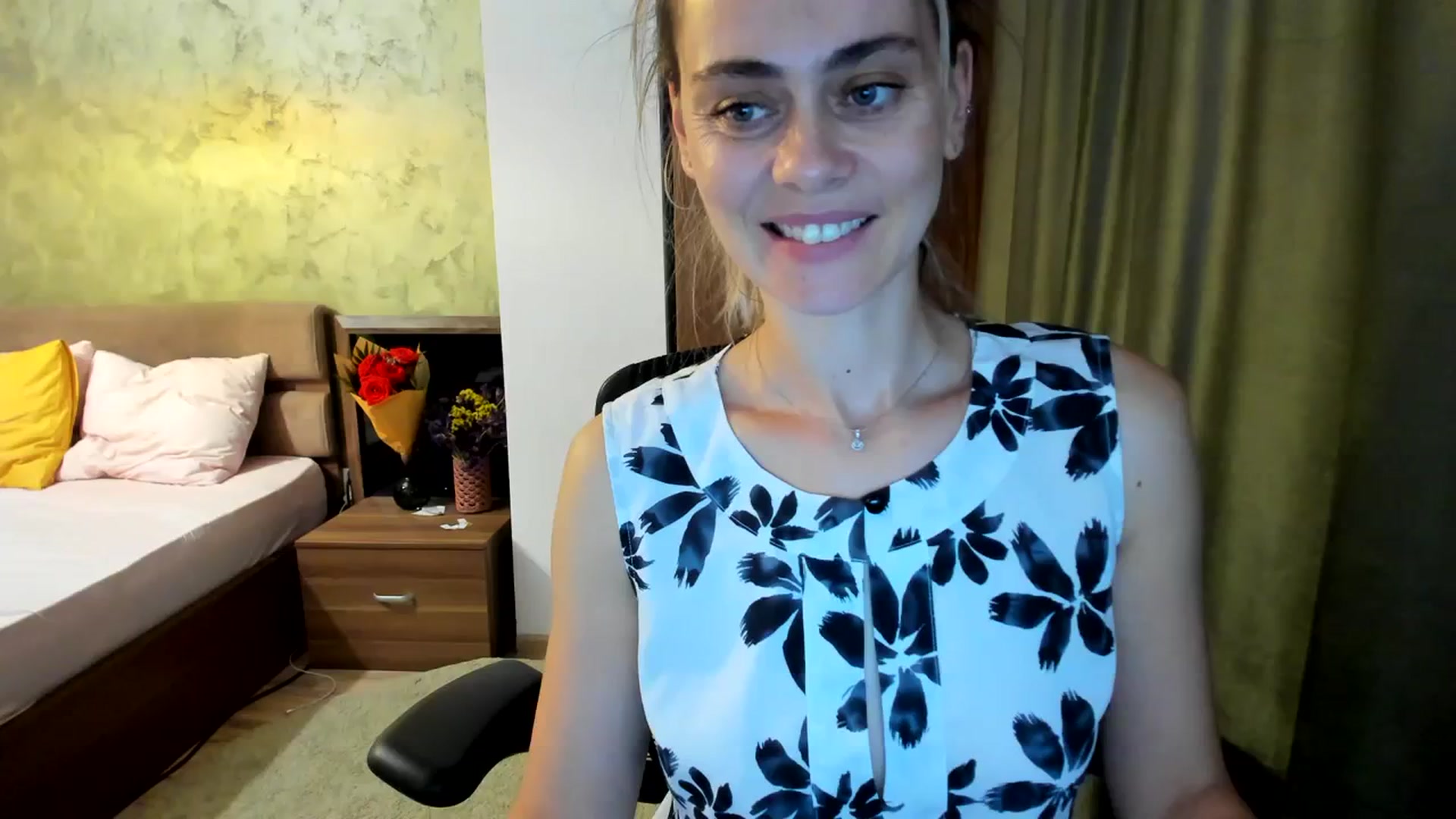 Gallery image thumbnail from DebbyPaige's myfreecams stream on, 09/27/2023, 10:58 image 16 of 20