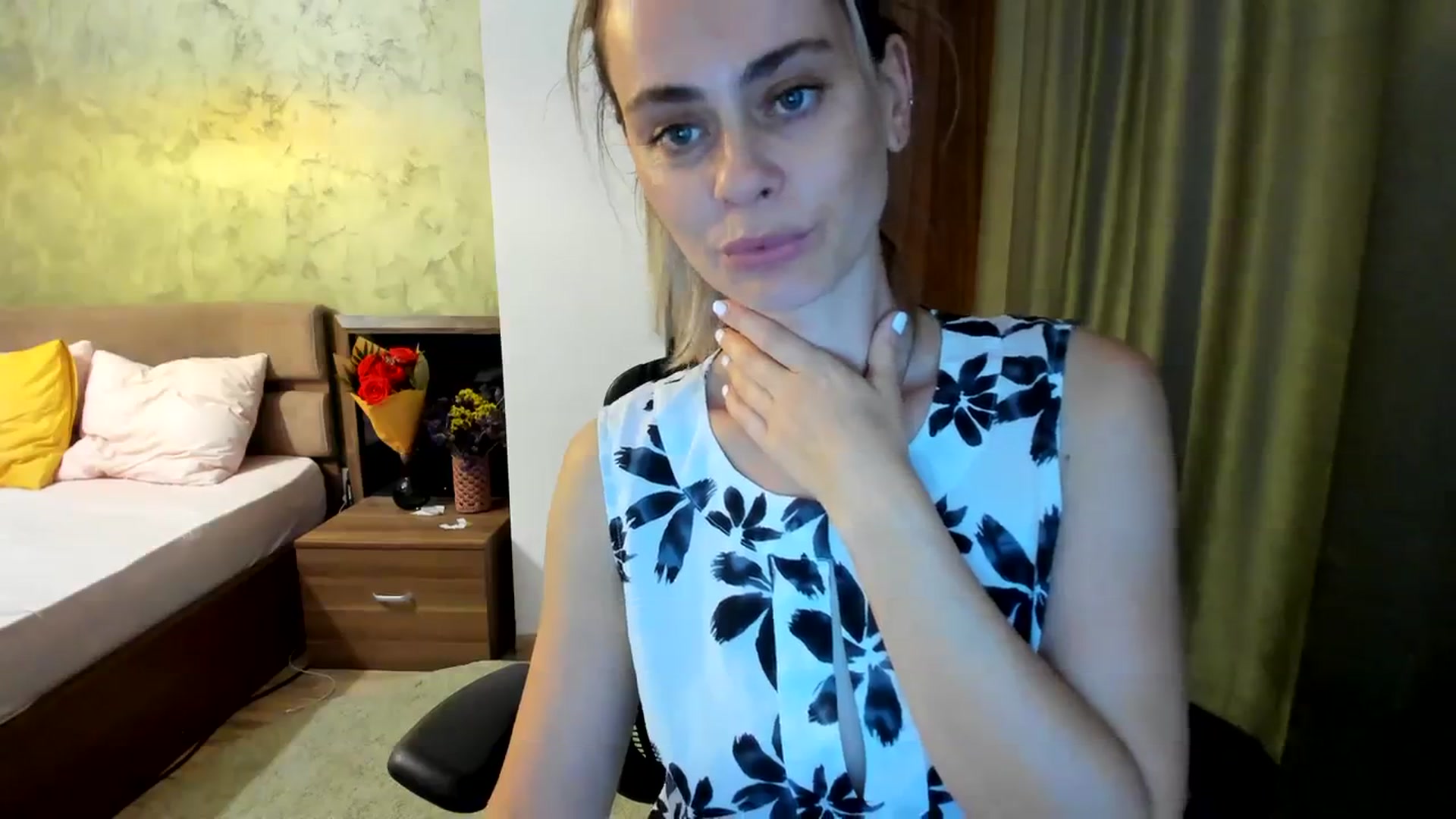 Gallery image thumbnail from DebbyPaige's myfreecams stream on, 09/27/2023, 10:58 image 2 of 20
