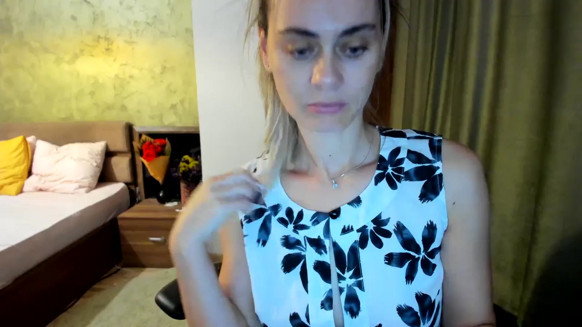Gallery image thumbnail from DebbyPaige's myfreecams stream on, 09/27/2023, 10:58 image 10 of 20