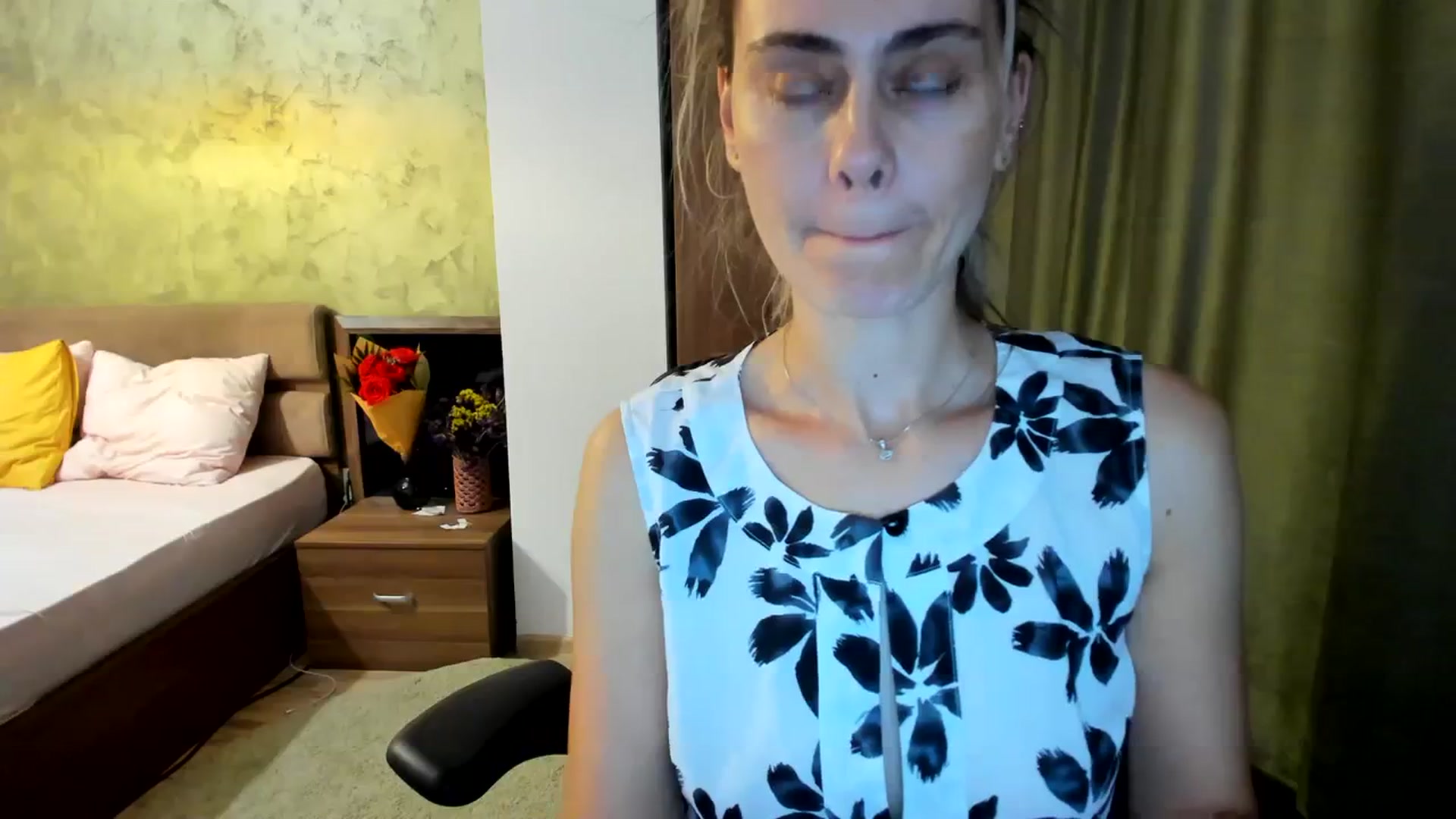 Gallery image thumbnail from DebbyPaige's myfreecams stream on, 09/27/2023, 10:58 image 11 of 20