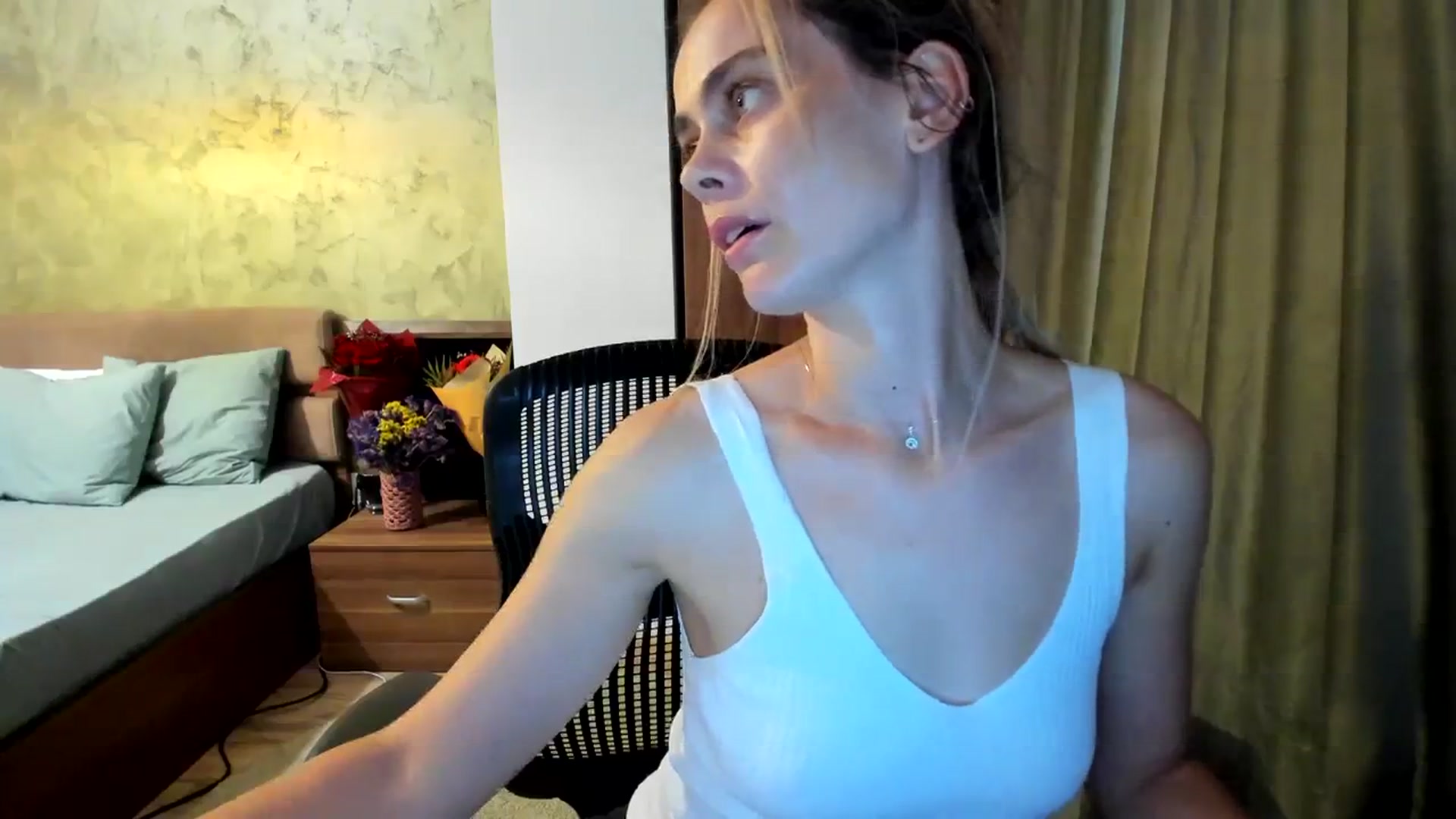 Gallery image thumbnail from DebbyPaige's myfreecams stream on, 09/28/2023, 10:54 image 14 of 20