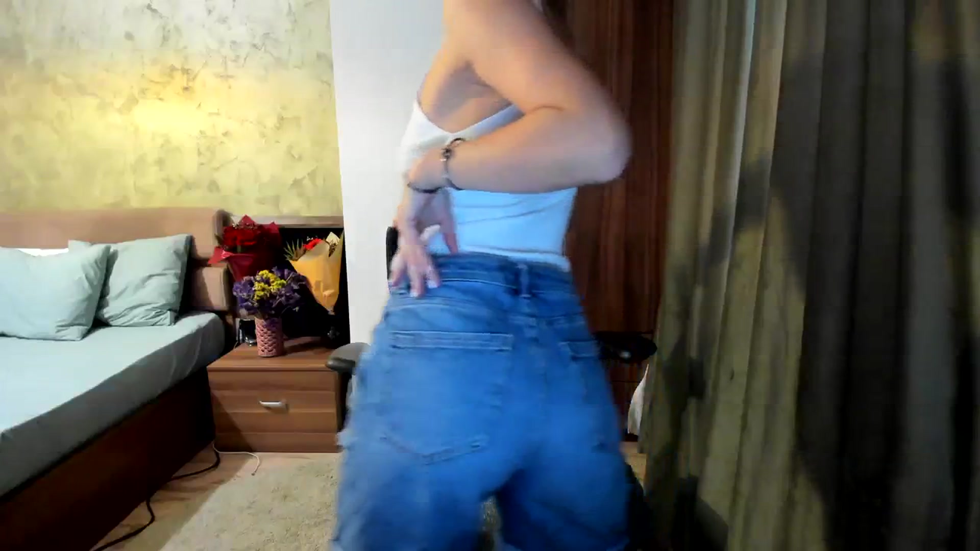 Gallery image thumbnail from DebbyPaige's myfreecams stream on, 09/28/2023, 10:54 image 17 of 20