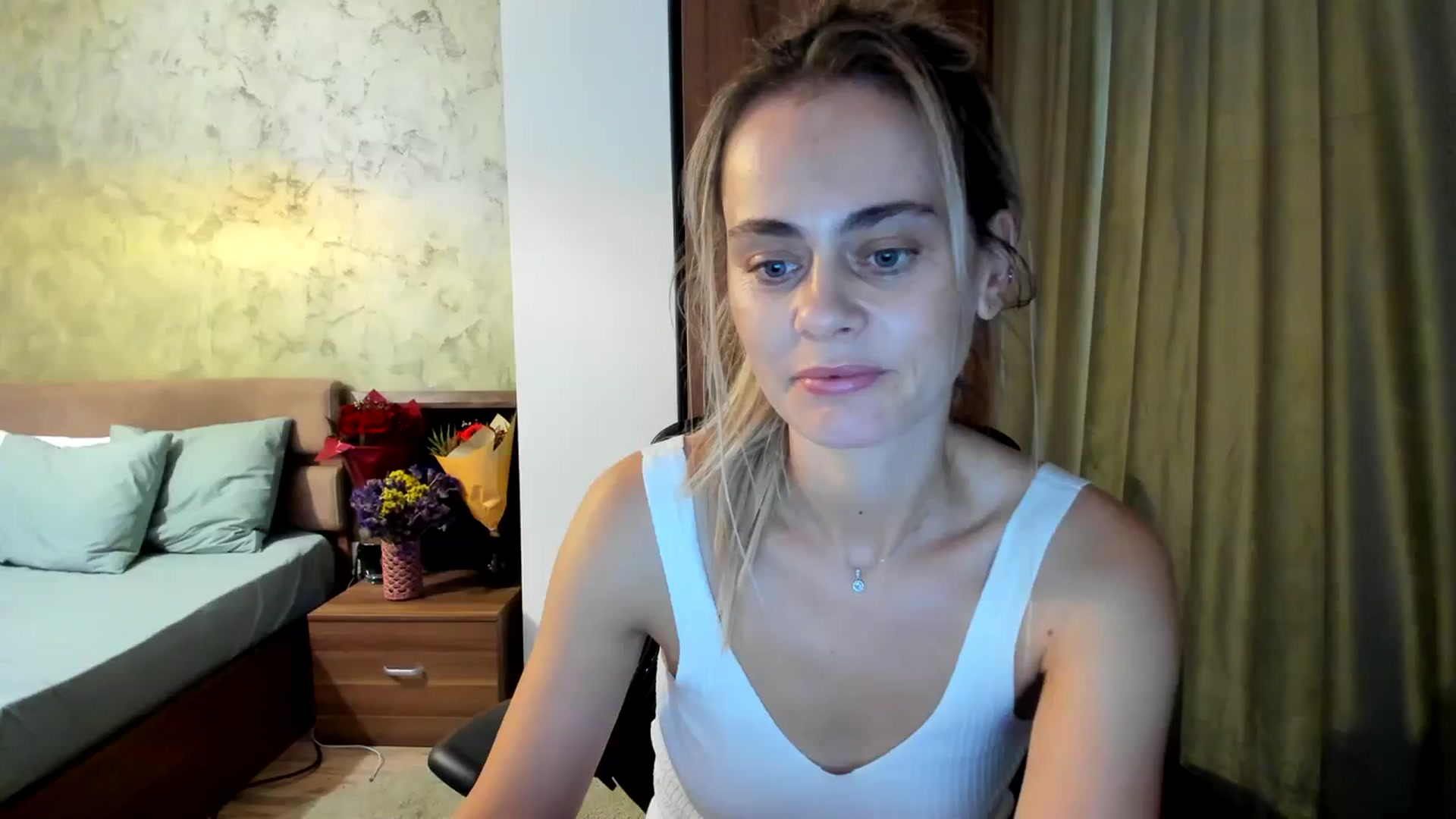 Gallery image thumbnail from DebbyPaige's myfreecams stream on, 09/28/2023, 10:54 image 7 of 20