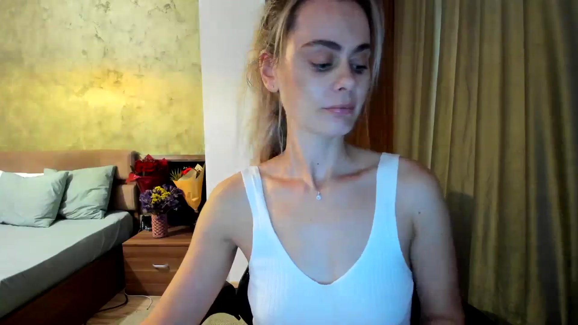 Gallery image thumbnail from DebbyPaige's myfreecams stream on, 09/28/2023, 10:54 image 3 of 20