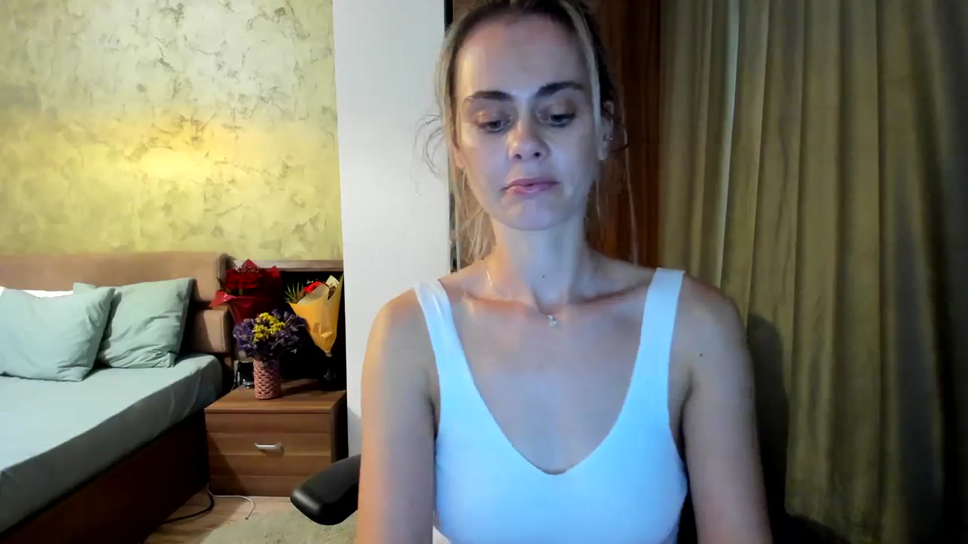 Gallery image thumbnail from DebbyPaige's myfreecams stream on, 09/28/2023, 10:54 image 10 of 20