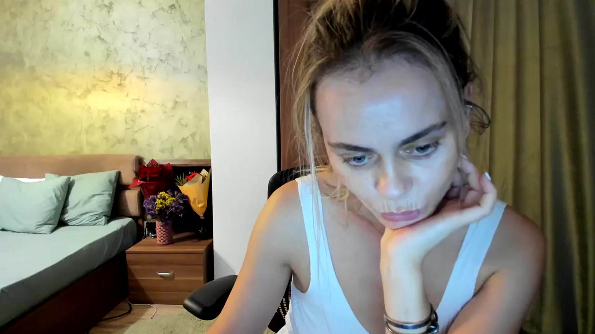 Gallery image thumbnail from DebbyPaige's myfreecams stream on, 09/28/2023, 10:54 image 6 of 20