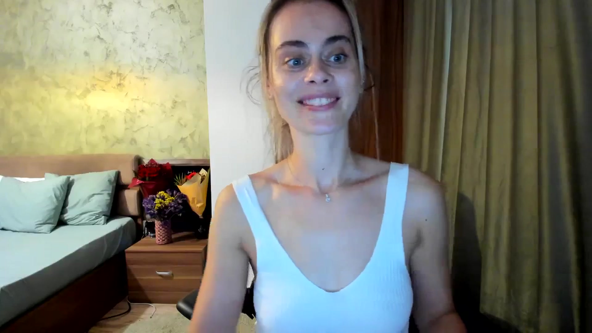 Gallery image thumbnail from DebbyPaige's myfreecams stream on, 09/28/2023, 10:54 image 9 of 20