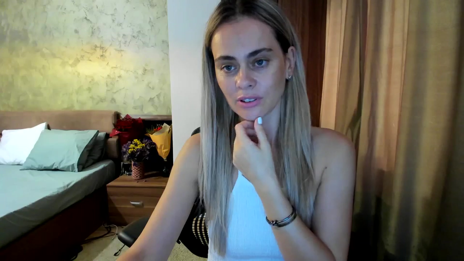 Gallery image thumbnail from DebbyPaige's myfreecams stream on, 09/29/2023, 09:48 image 5 of 20