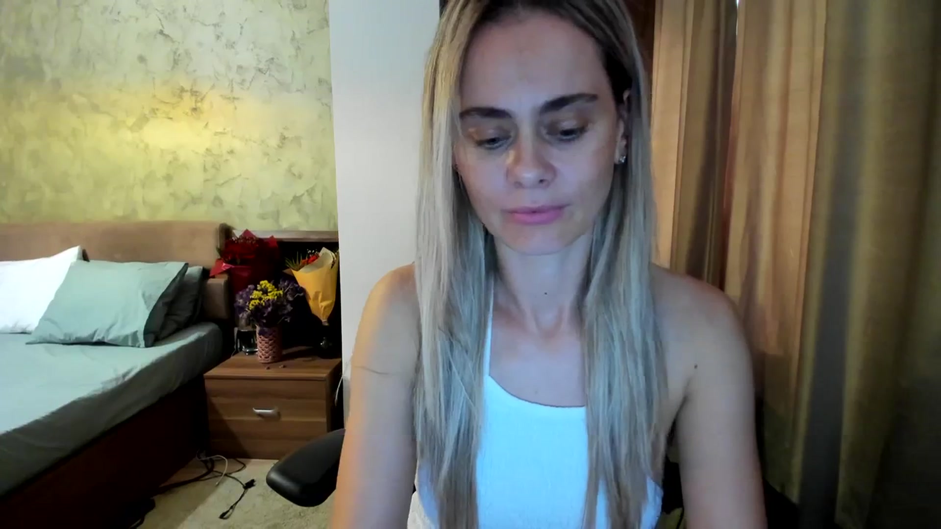 Gallery image thumbnail from DebbyPaige's myfreecams stream on, 09/29/2023, 09:48 image 9 of 20