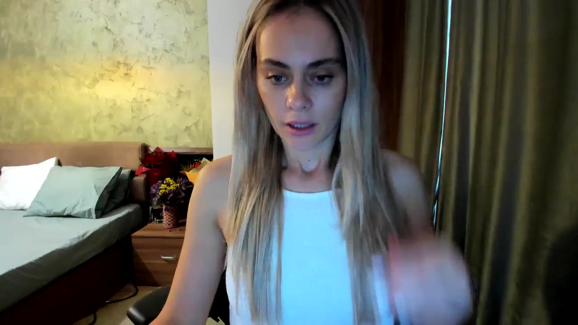 Gallery image thumbnail from DebbyPaige's myfreecams stream on, 09/29/2023, 13:02 image 6 of 20