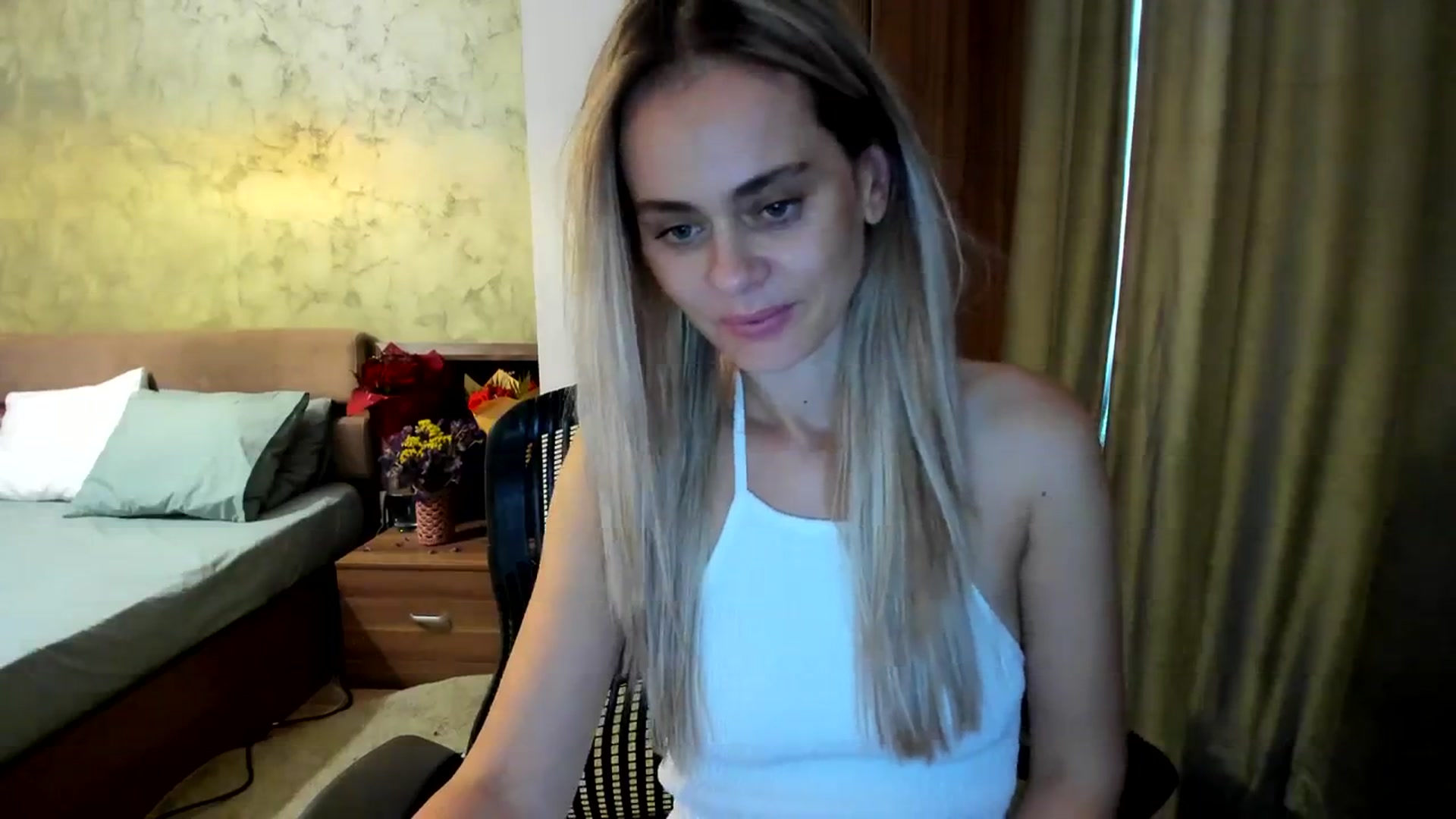 Gallery image thumbnail from DebbyPaige's myfreecams stream on, 09/29/2023, 13:02 image 13 of 20
