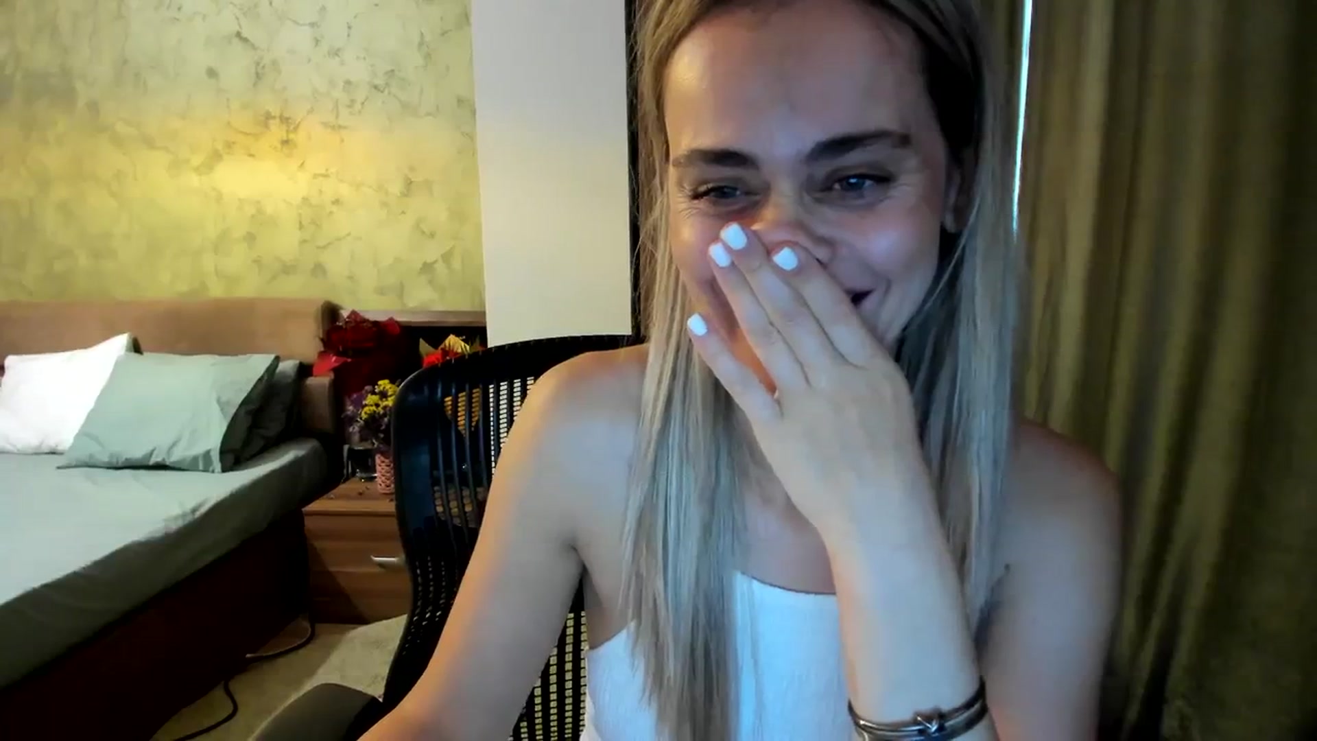 Gallery image thumbnail from DebbyPaige's myfreecams stream on, 09/29/2023, 13:02 image 15 of 20