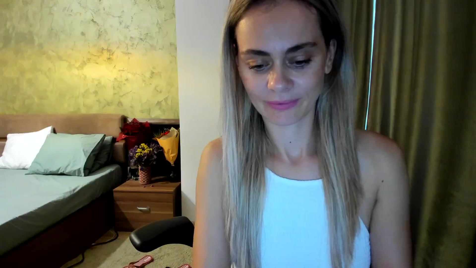 Gallery image thumbnail from DebbyPaige's myfreecams stream on, 09/29/2023, 13:02 image 2 of 20
