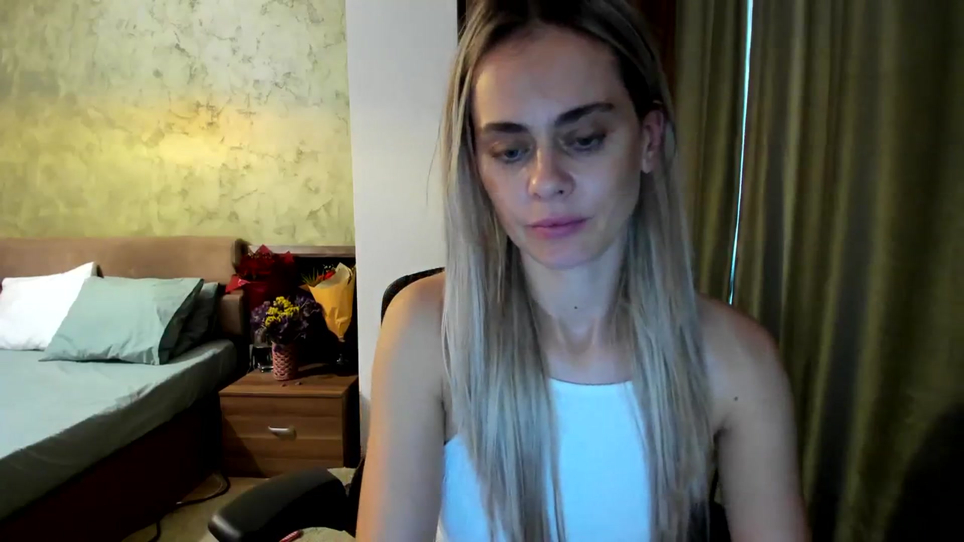 Gallery image thumbnail from DebbyPaige's myfreecams stream on, 09/29/2023, 13:02 image 7 of 20
