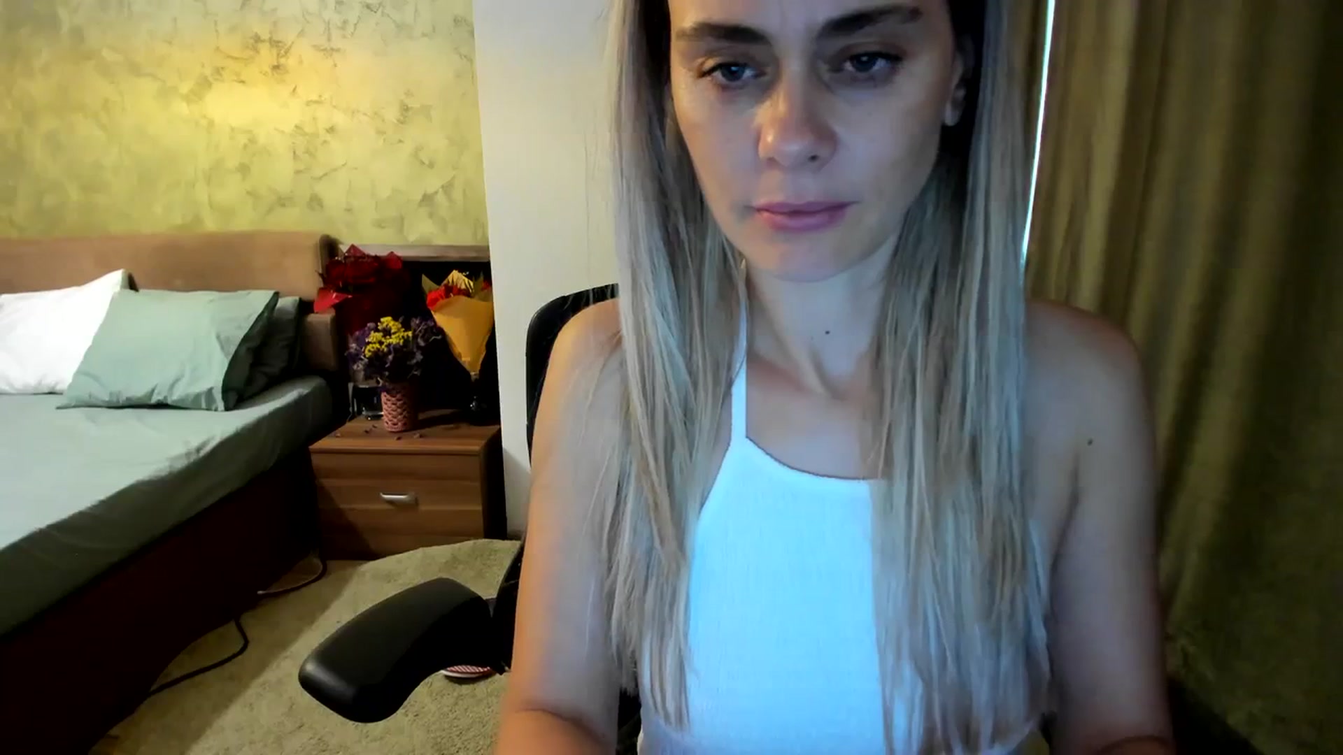 Gallery image thumbnail from DebbyPaige's myfreecams stream on, 09/29/2023, 13:02 image 19 of 20