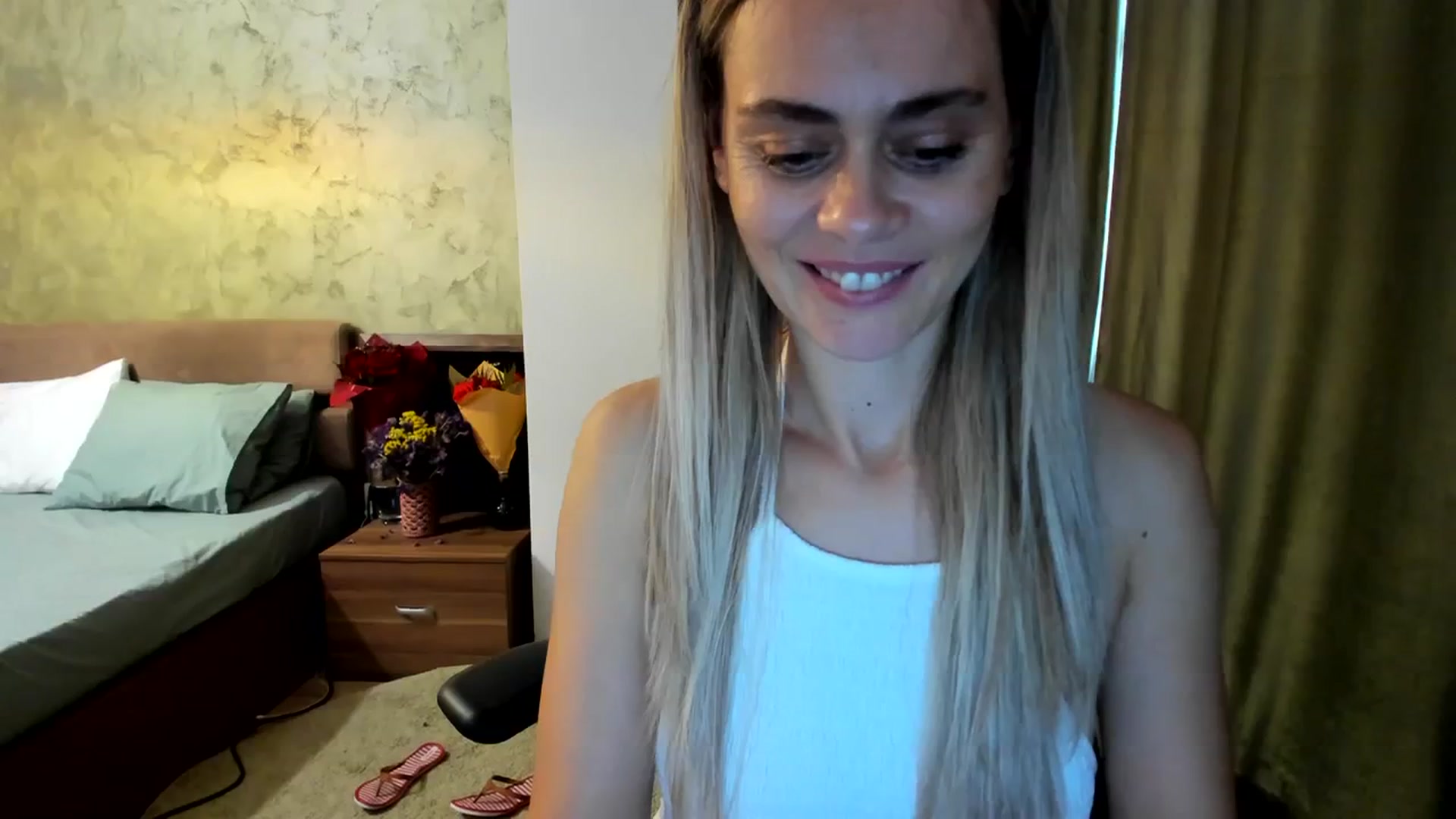 Gallery image thumbnail from DebbyPaige's myfreecams stream on, 09/29/2023, 13:37 image 5 of 20