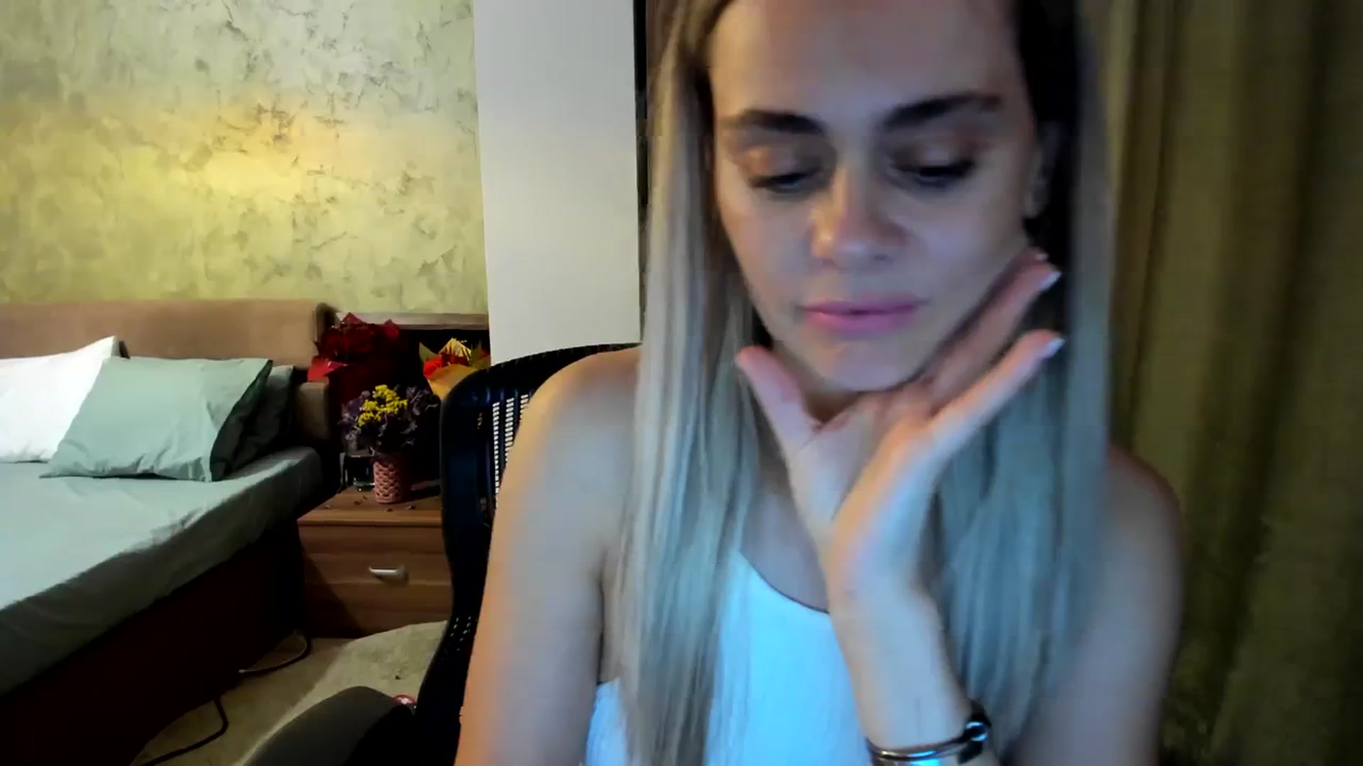 Gallery image thumbnail from DebbyPaige's myfreecams stream on, 09/29/2023, 13:37 image 10 of 20