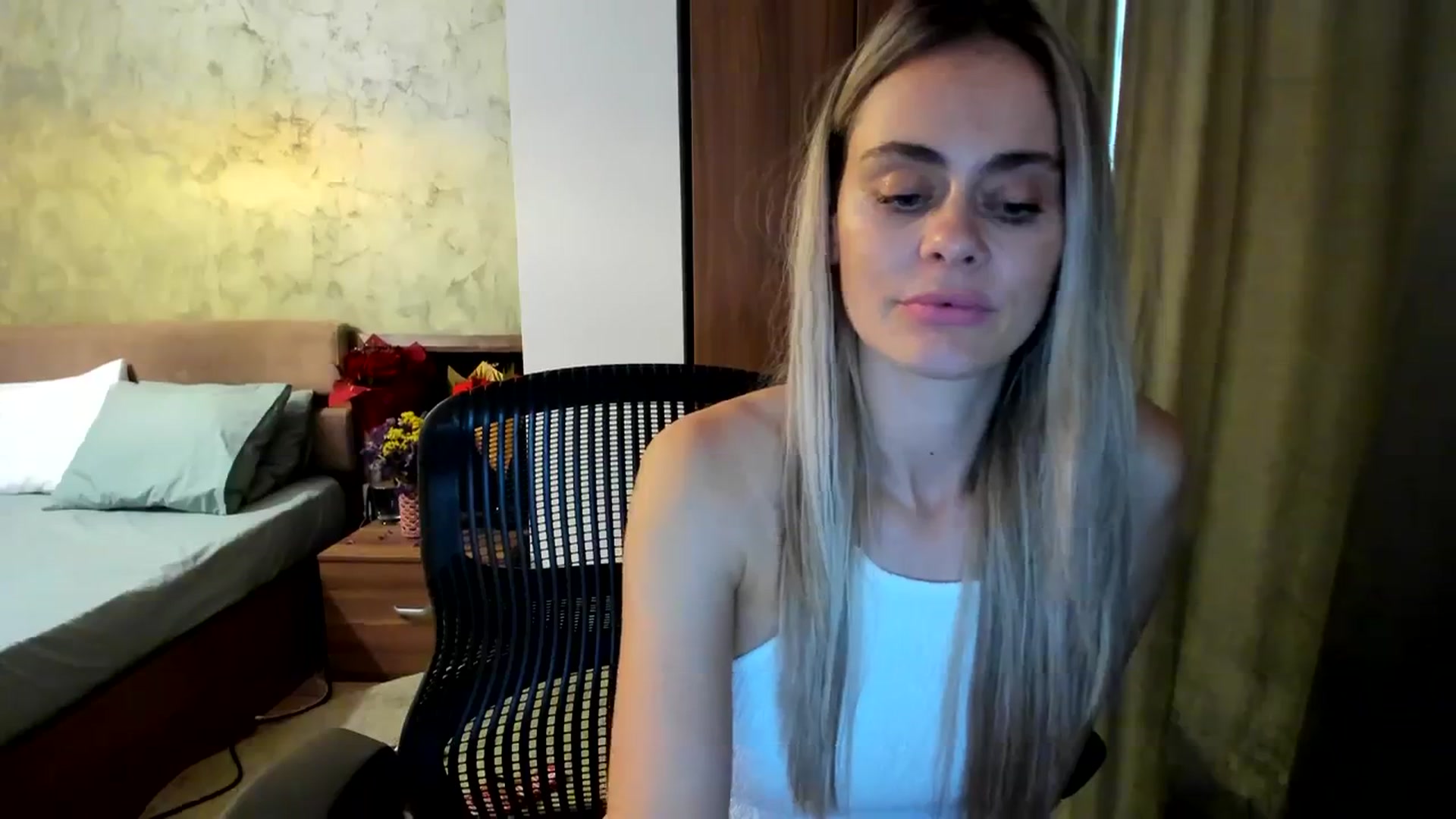 Gallery image thumbnail from DebbyPaige's myfreecams stream on, 09/29/2023, 13:37 image 9 of 20