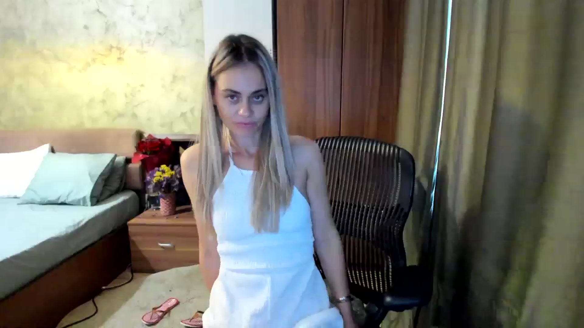 Gallery image thumbnail from DebbyPaige's myfreecams stream on, 09/29/2023, 13:37 image 8 of 20