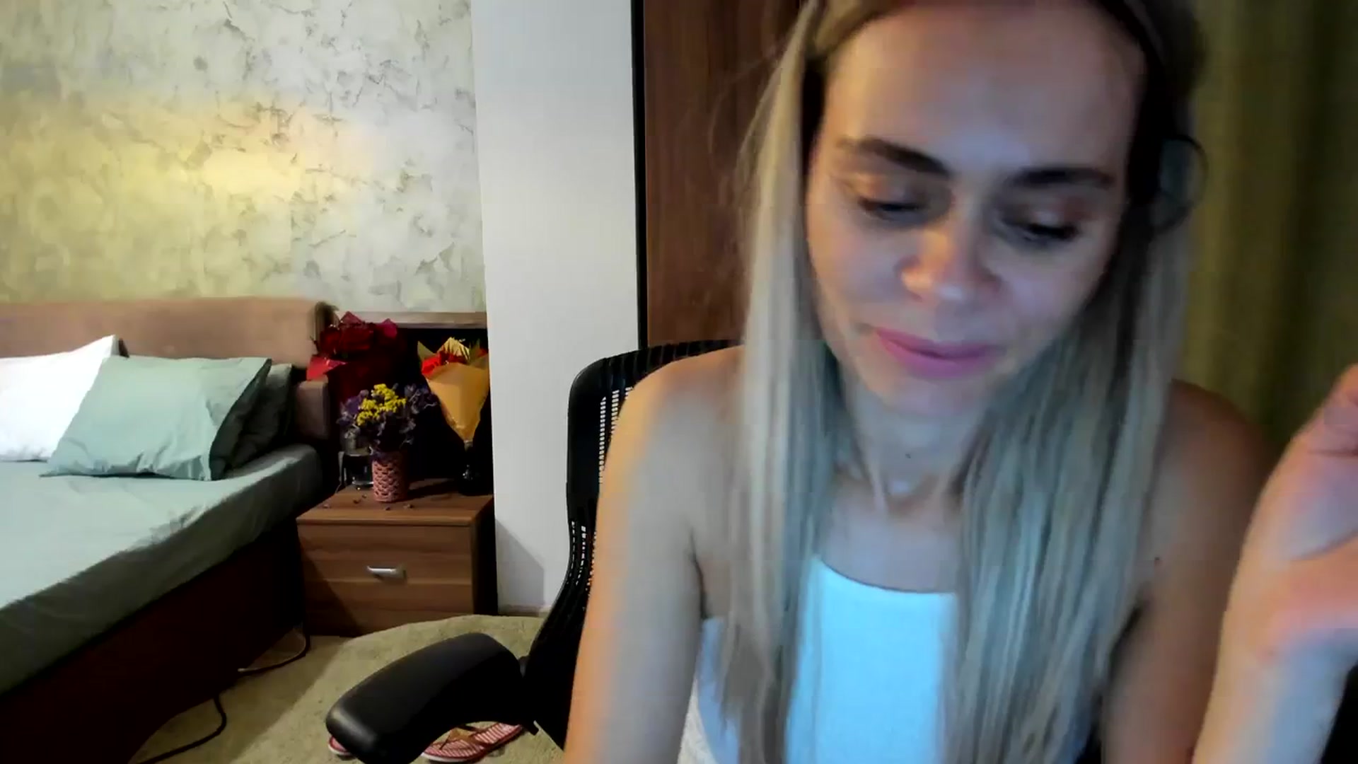 Gallery image thumbnail from DebbyPaige's myfreecams stream on, 09/29/2023, 13:37 image 12 of 20