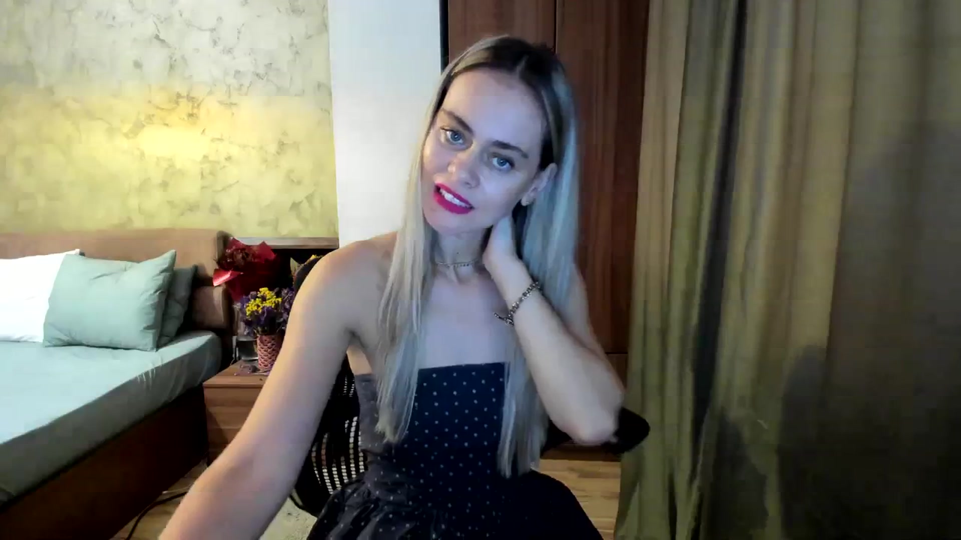 Gallery image thumbnail from DebbyPaige's myfreecams stream on, 10/02/2023, 10:32 image 9 of 20