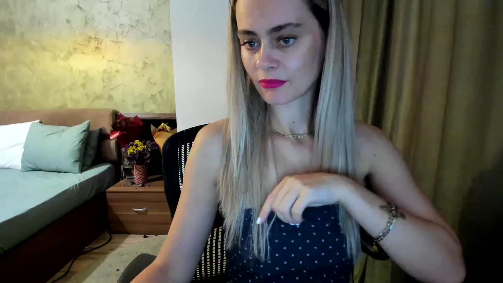 Gallery image thumbnail from DebbyPaige's myfreecams stream on, 10/02/2023, 10:32 image 10 of 20