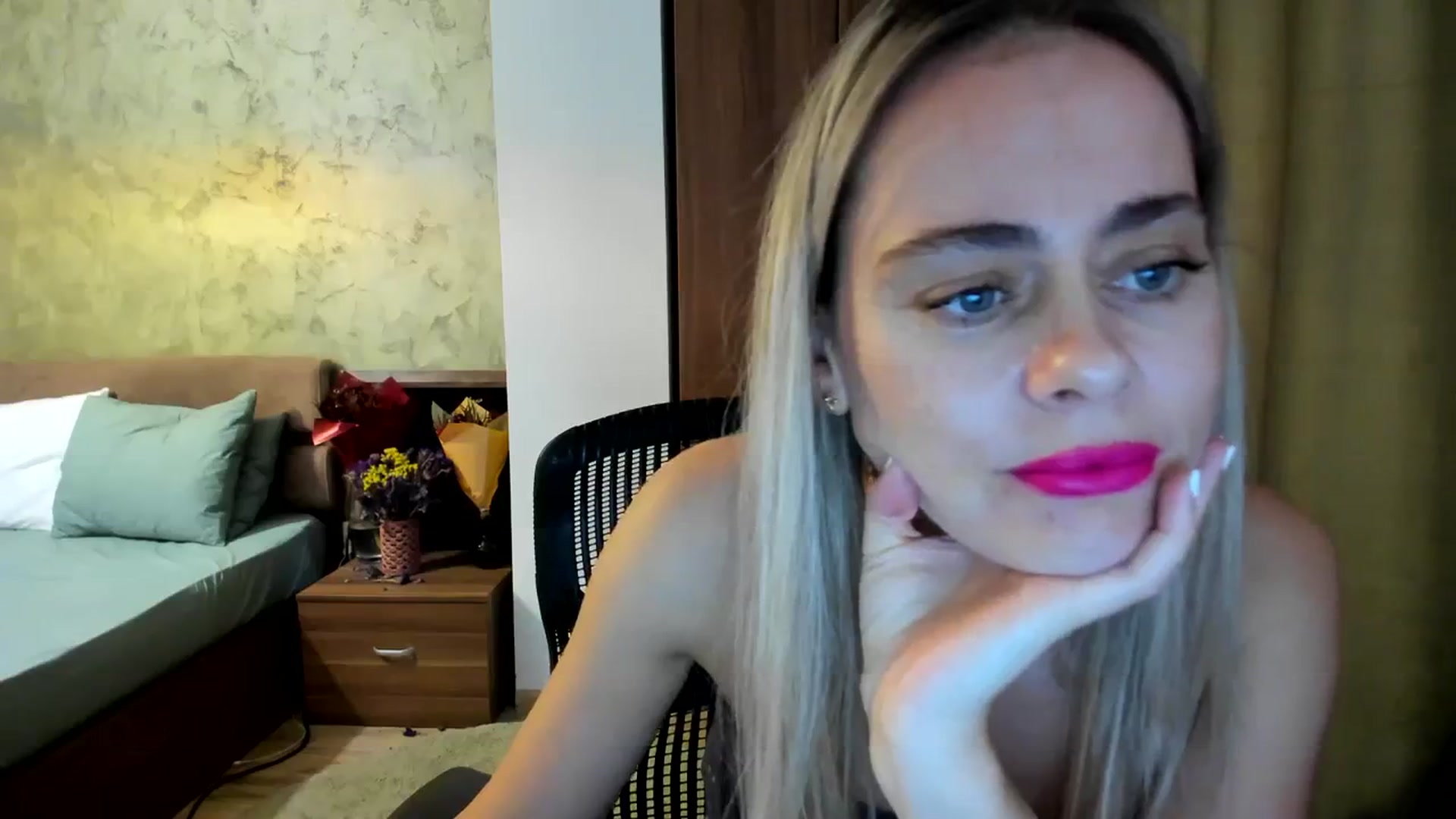 Gallery image thumbnail from DebbyPaige's myfreecams stream on, 10/02/2023, 10:32 image 14 of 20