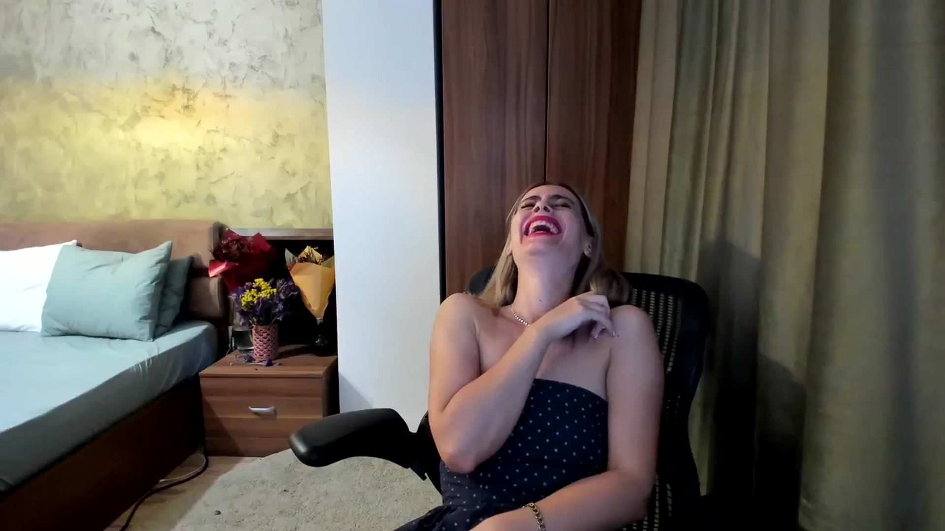Gallery image thumbnail from DebbyPaige's myfreecams stream on, 10/02/2023, 11:41 image 2 of 20