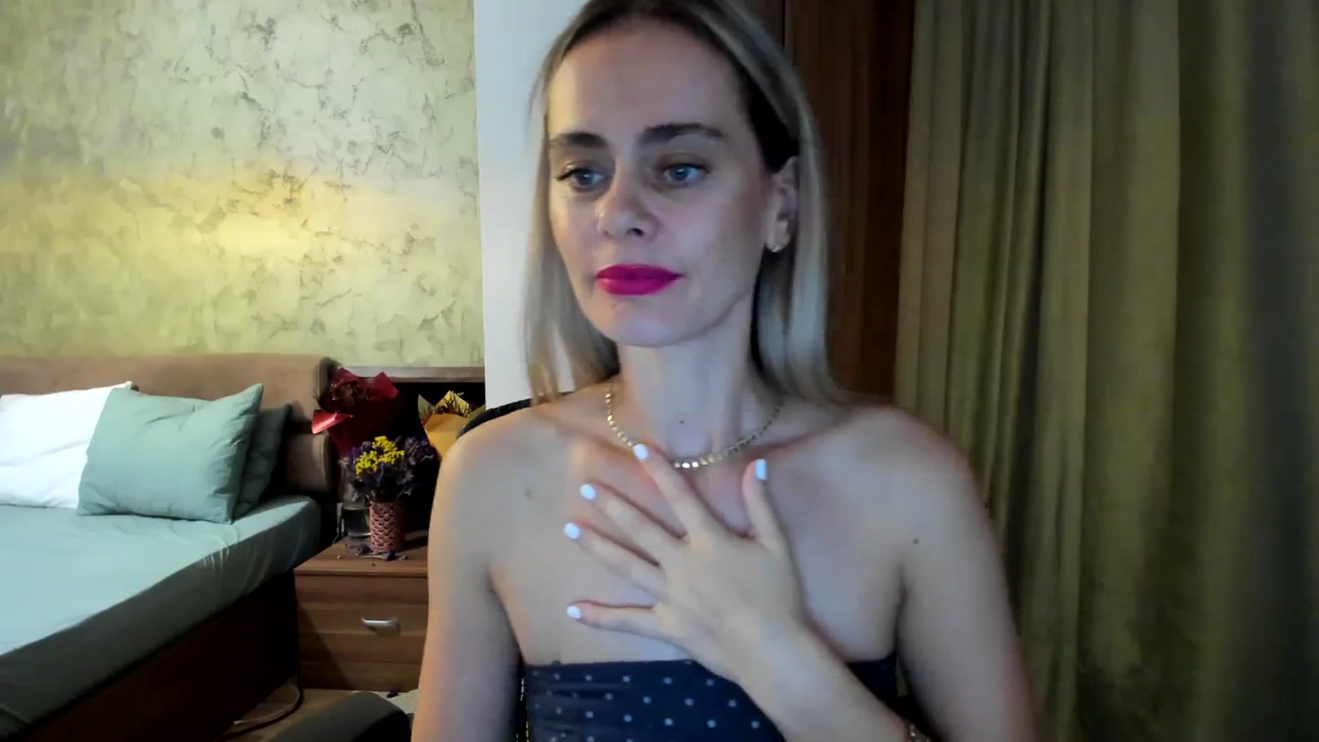 Gallery image thumbnail from DebbyPaige's myfreecams stream on, 10/02/2023, 11:41 image 15 of 20