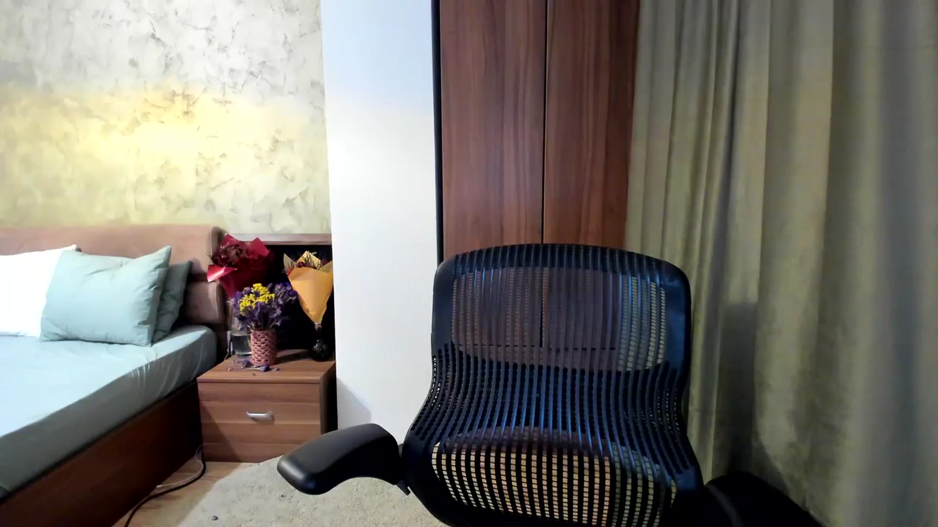 Gallery image thumbnail from DebbyPaige's myfreecams stream on, 10/02/2023, 12:35 image 14 of 20