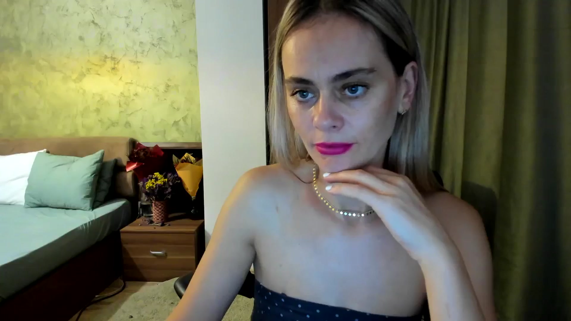 Gallery image thumbnail from DebbyPaige's myfreecams stream on, 10/02/2023, 12:35 image 5 of 20