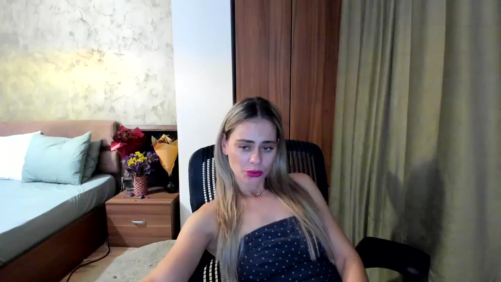 Gallery image thumbnail from DebbyPaige's myfreecams stream on, 10/02/2023, 12:35 image 18 of 20