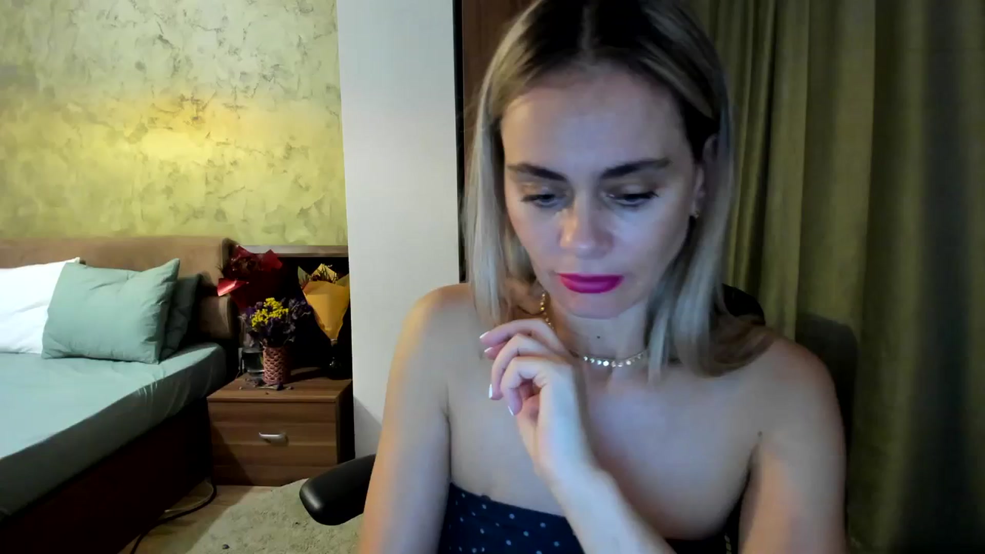 Gallery image thumbnail from DebbyPaige's myfreecams stream on, 10/02/2023, 12:35 image 7 of 20