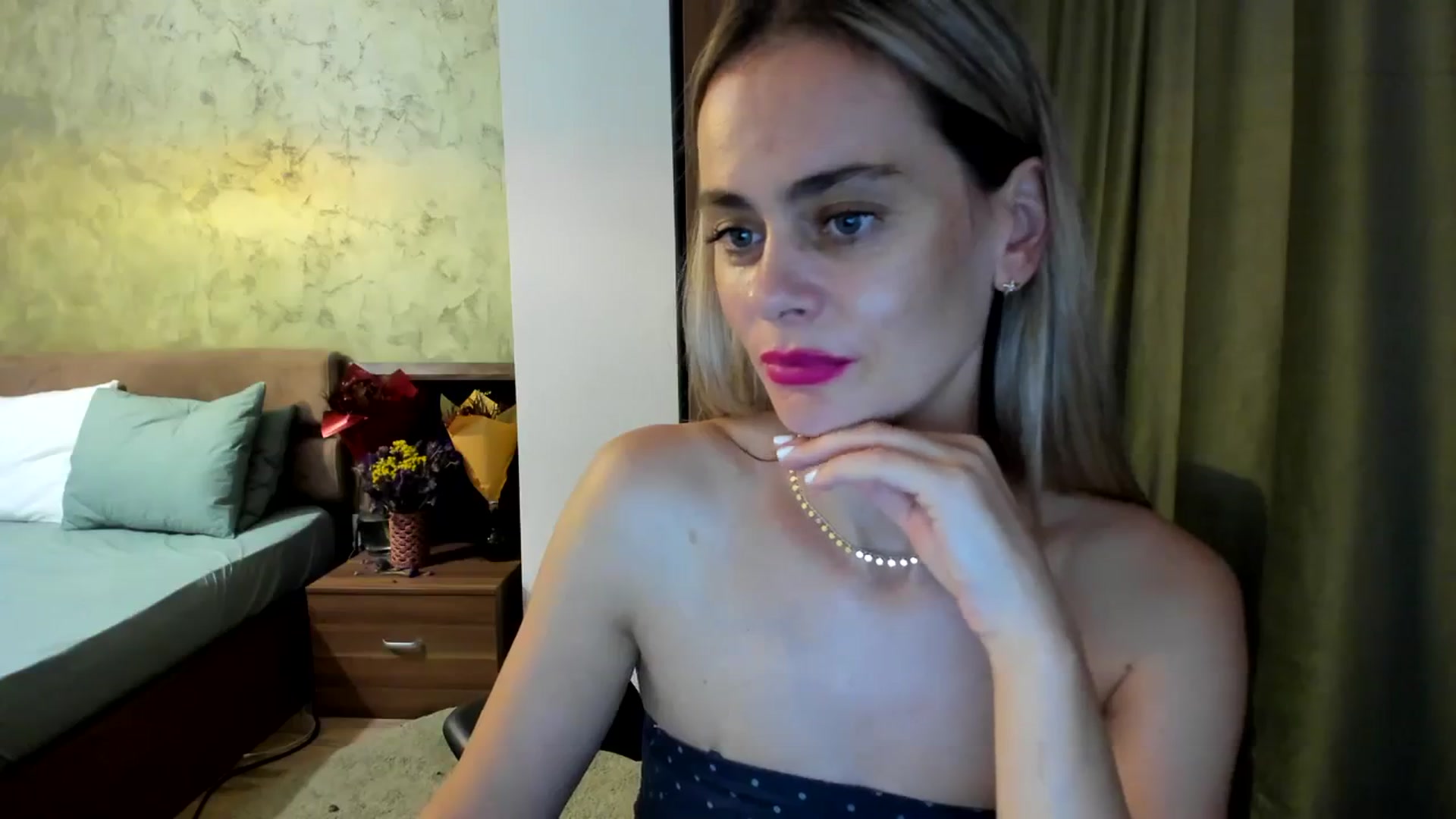 Gallery image thumbnail from DebbyPaige's myfreecams stream on, 10/02/2023, 12:35 image 4 of 20
