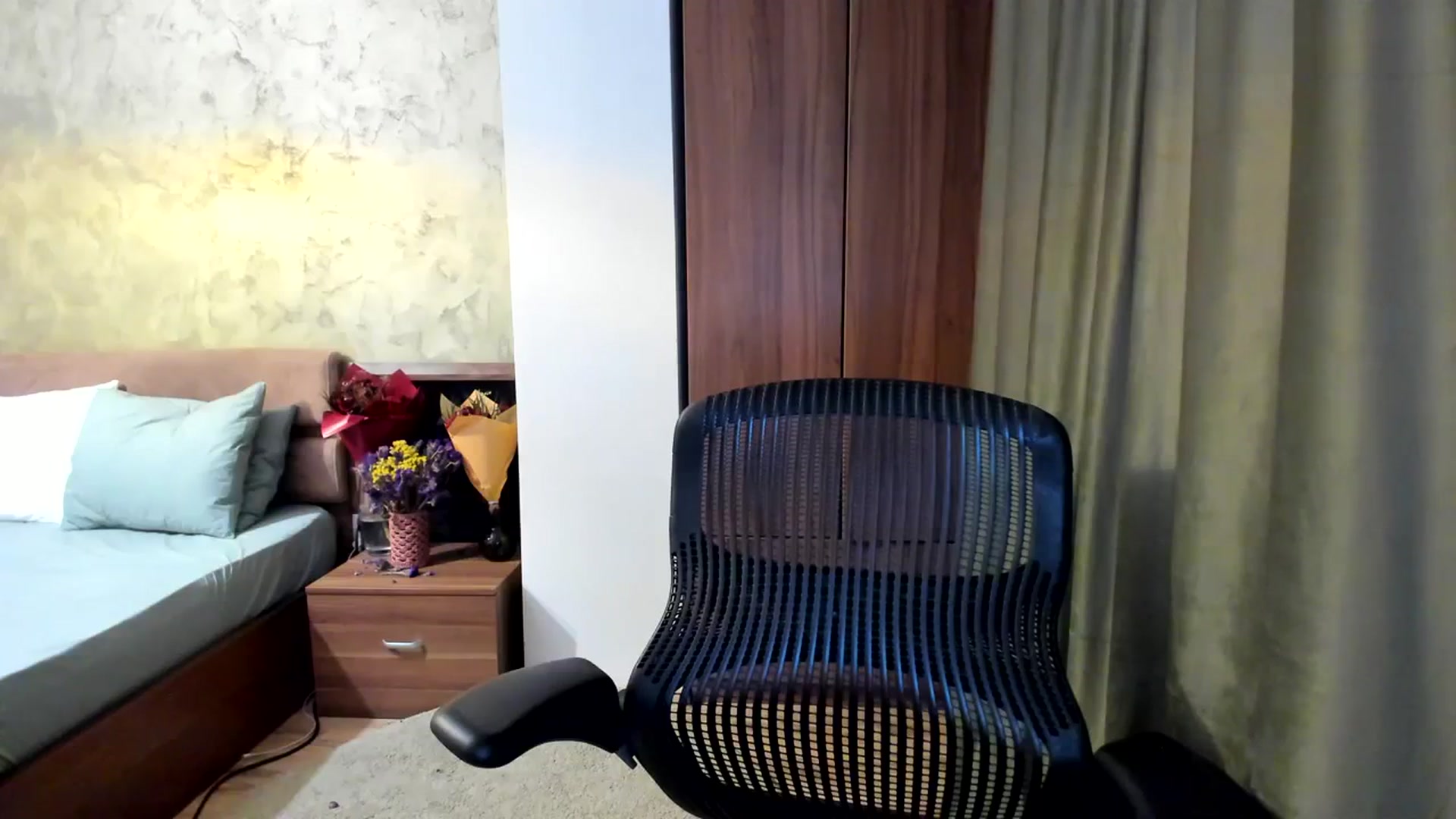Gallery image thumbnail from DebbyPaige's myfreecams stream on, 10/02/2023, 12:35 image 15 of 20